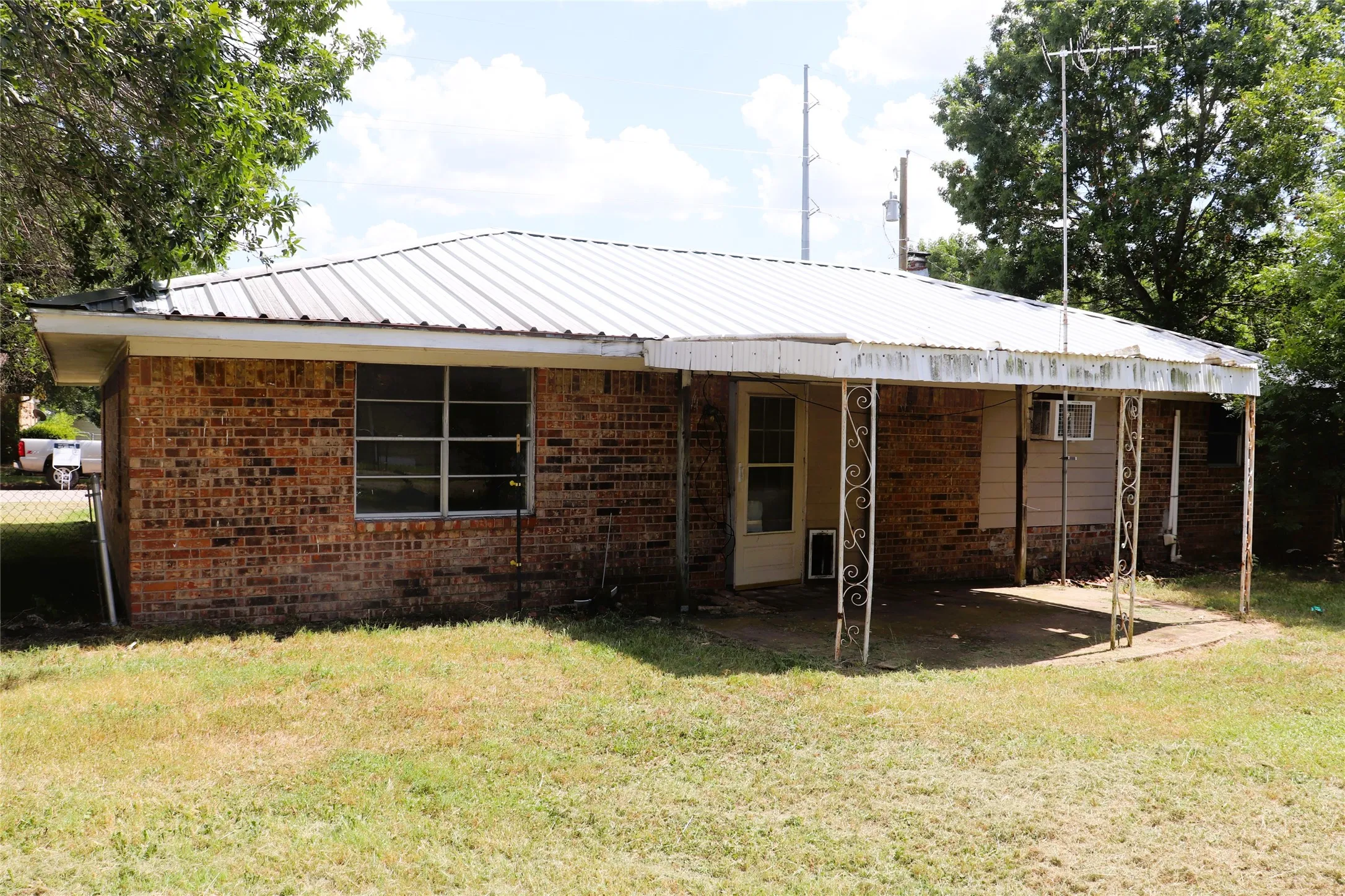 Single Family Residence For Sale in Hunt County , 2509 Ridgecrest, Caddo Mills, Texas 75135, 2 Bedroom, 2 Bathroom, 1 Garage spaces, 1,140 Sqft, built in 1975, mls#21325265, Real Estate Agent in Caddo Mills, Homes For Sale in Hunt county, Homes For Sale in Caddo Mills, Realtor in Caddo Mills Texas, Real Estate Brokerage Independent Realty Texas, Luminita Cordes Realtor