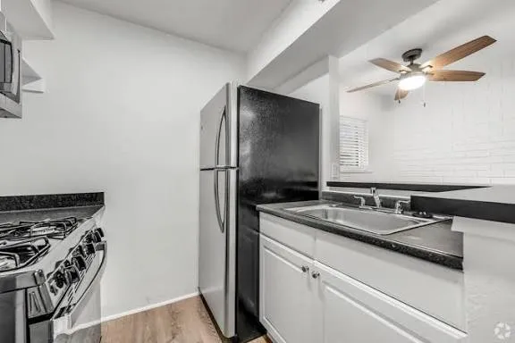 Apartment For Rent in Dallas County , 2707 Shelby Avenue, Dallas, Texas 75219, 1 Bedroom, 1 Bathroom, 1 Garage spaces, 540 Sqft, built in 1964, Price $1,100, mls#21326492, Real Estate Agent in Dallas, Homes For Rent in Dallas county, Homes For Rent in Dallas, Realtor in Dallas Texas, Real Estate Brokerage Independent Realty Texas, Luminita Cordes Realtor