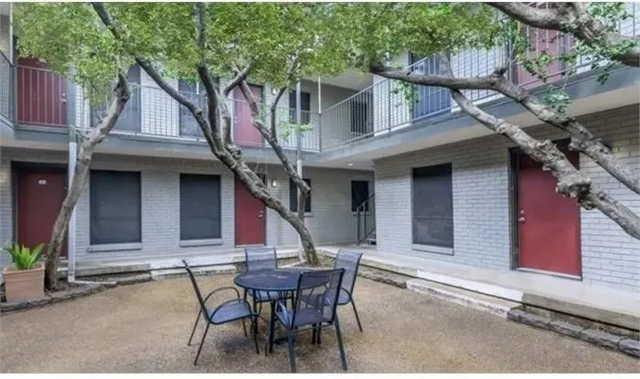 Apartment For Rent in Dallas County , 2707 Shelby Avenue, Dallas, Texas 75219, 1 Bedroom, 1 Bathroom, 1 Garage spaces, 540 Sqft, built in 1964, Price $1,100, mls#21326492, Real Estate Agent in Dallas, Homes For Rent in Dallas county, Homes For Rent in Dallas, Realtor in Dallas Texas, Real Estate Brokerage Independent Realty Texas, Luminita Cordes Realtor