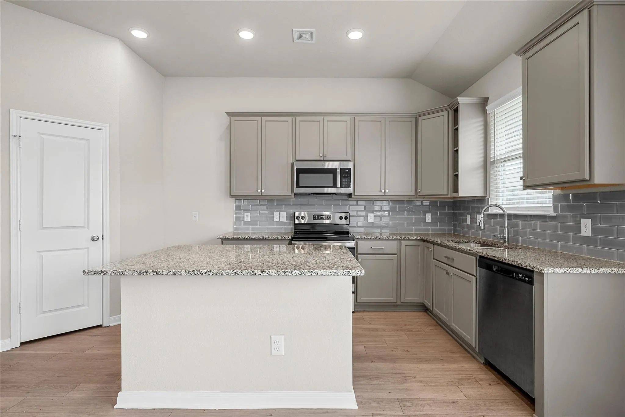Single Family Residence For Sale in Mc Lennan County , 3224 Dottavio, Lorena, Texas 76655, 3 Bedroom, 2 Bathroom, 2 Garage spaces, 1,537 Sqft, built in 2023, mls#21326478, Real Estate Agent in Lorena, Homes For Sale in Mc Lennan county, Homes For Sale in Lorena, Realtor in Lorena Texas, Real Estate Brokerage Independent Realty Texas, Luminita Cordes Realtor