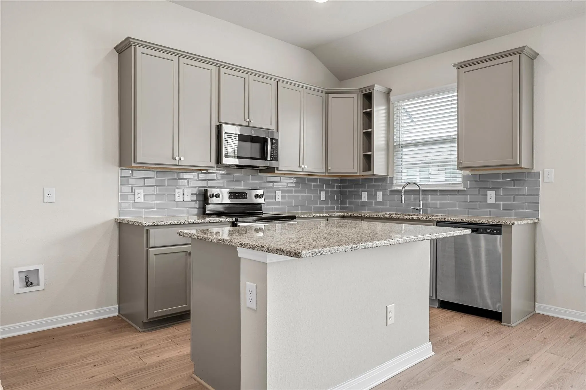 Single Family Residence For Sale in Mc Lennan County , 3224 Dottavio, Lorena, Texas 76655, 3 Bedroom, 2 Bathroom, 2 Garage spaces, 1,537 Sqft, built in 2023, mls#21326478, Real Estate Agent in Lorena, Homes For Sale in Mc Lennan county, Homes For Sale in Lorena, Realtor in Lorena Texas, Real Estate Brokerage Independent Realty Texas, Luminita Cordes Realtor