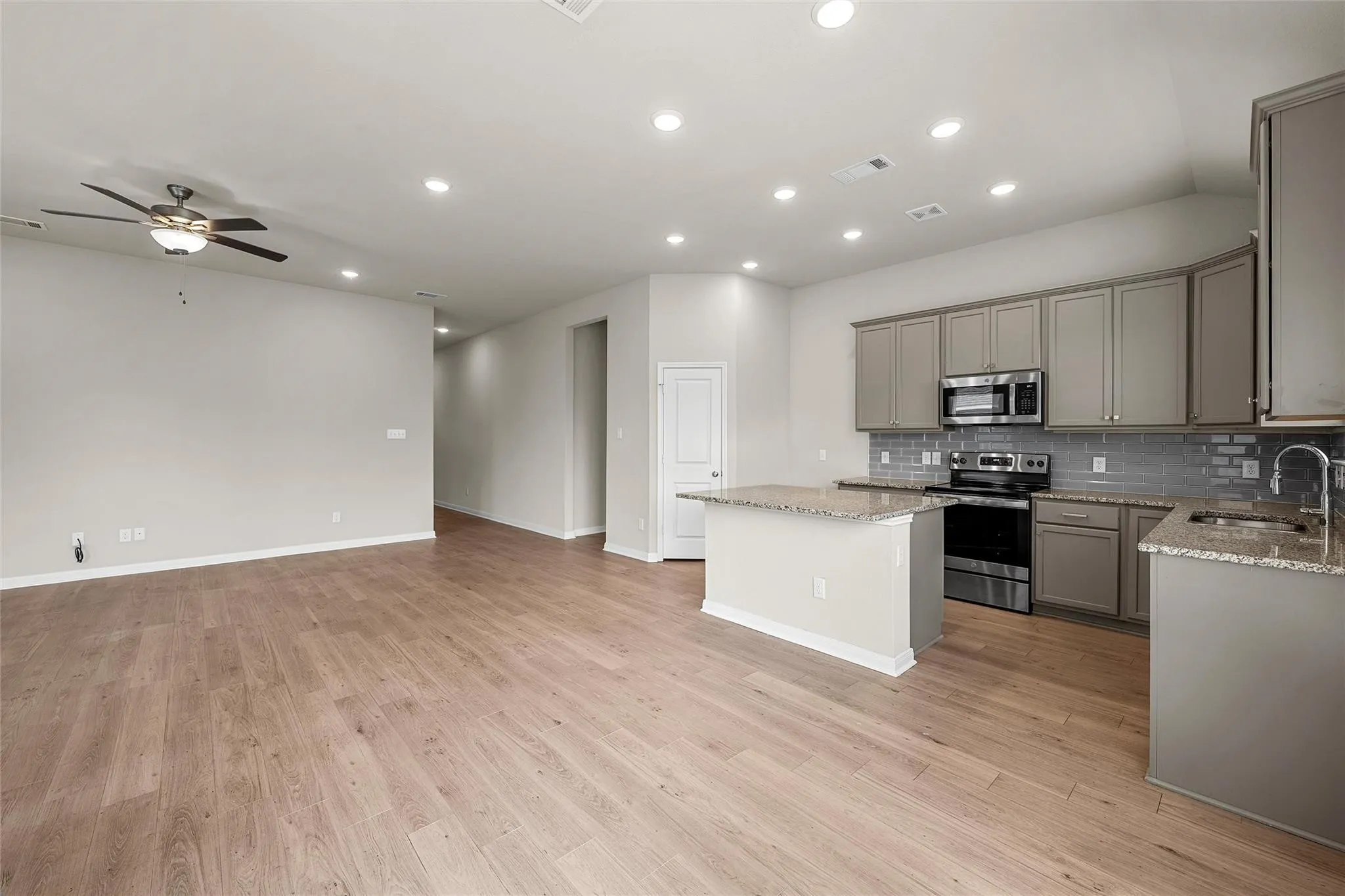 Single Family Residence For Sale in Mc Lennan County , 3224 Dottavio, Lorena, Texas 76655, 3 Bedroom, 2 Bathroom, 2 Garage spaces, 1,537 Sqft, built in 2023, mls#21326478, Real Estate Agent in Lorena, Homes For Sale in Mc Lennan county, Homes For Sale in Lorena, Realtor in Lorena Texas, Real Estate Brokerage Independent Realty Texas, Luminita Cordes Realtor