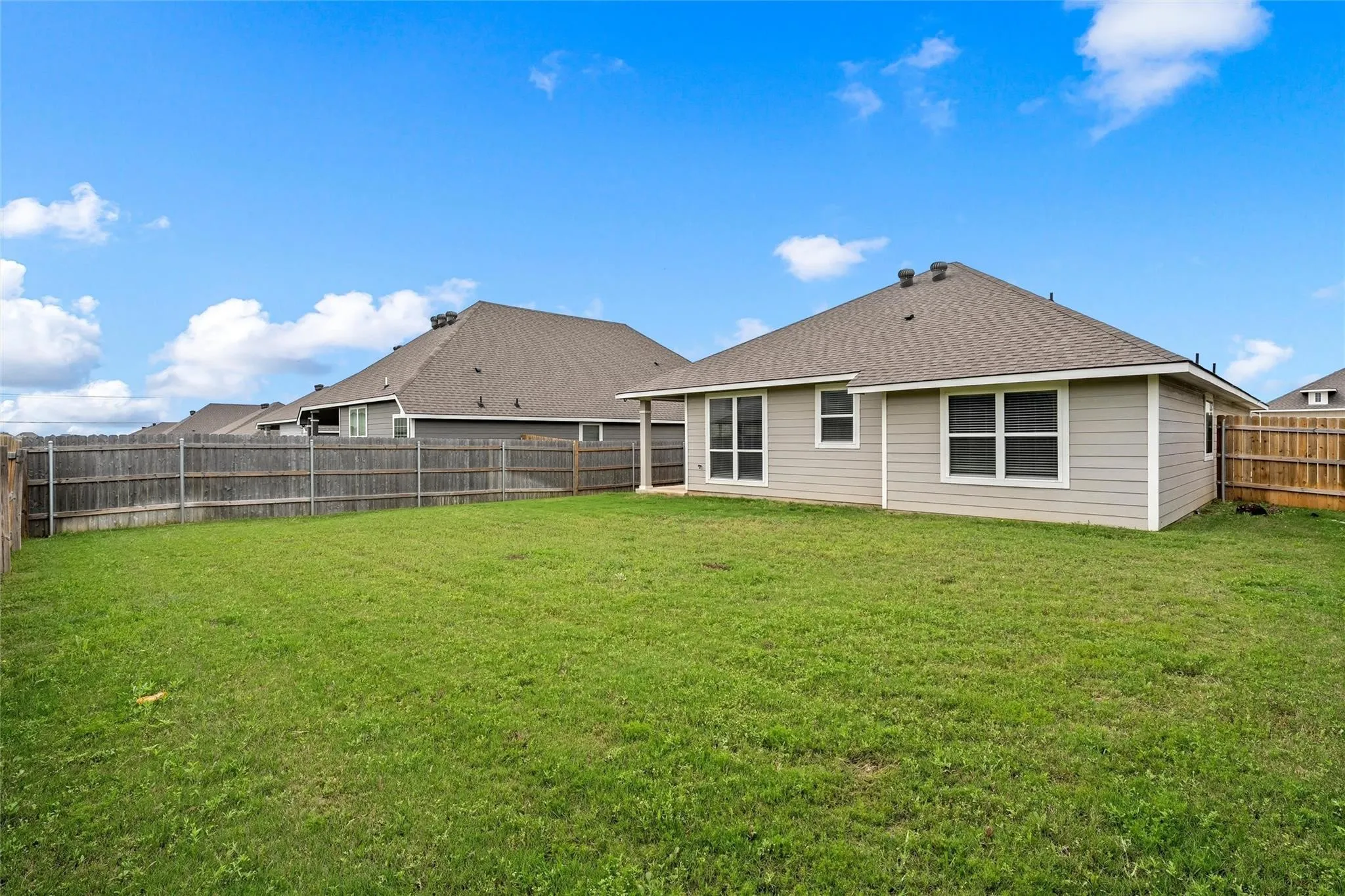 Single Family Residence For Sale in Mc Lennan County , 3224 Dottavio, Lorena, Texas 76655, 3 Bedroom, 2 Bathroom, 2 Garage spaces, 1,537 Sqft, built in 2023, mls#21326478, Real Estate Agent in Lorena, Homes For Sale in Mc Lennan county, Homes For Sale in Lorena, Realtor in Lorena Texas, Real Estate Brokerage Independent Realty Texas, Luminita Cordes Realtor