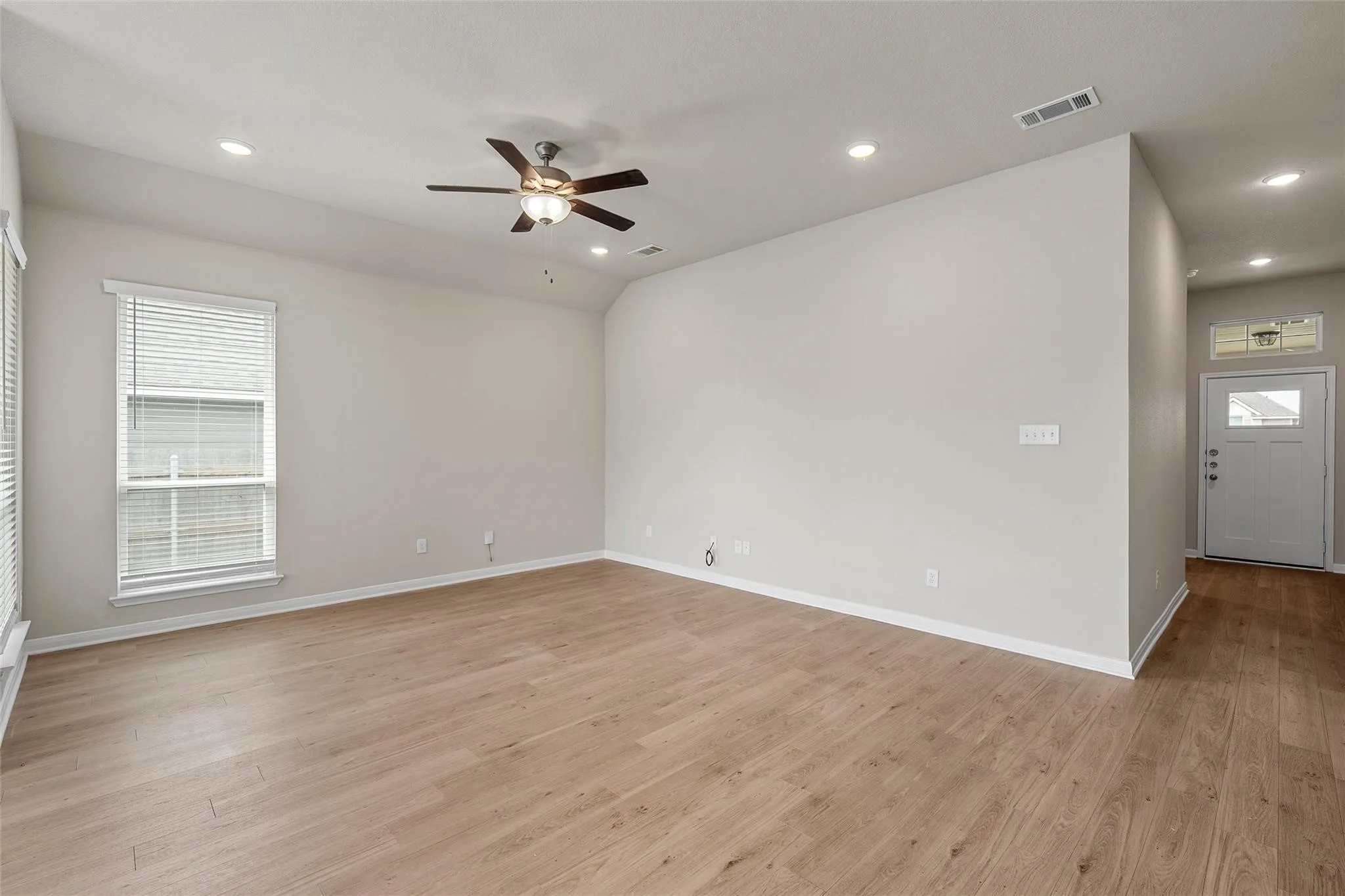 Single Family Residence For Sale in Mc Lennan County , 3224 Dottavio, Lorena, Texas 76655, 3 Bedroom, 2 Bathroom, 2 Garage spaces, 1,537 Sqft, built in 2023, mls#21326478, Real Estate Agent in Lorena, Homes For Sale in Mc Lennan county, Homes For Sale in Lorena, Realtor in Lorena Texas, Real Estate Brokerage Independent Realty Texas, Luminita Cordes Realtor