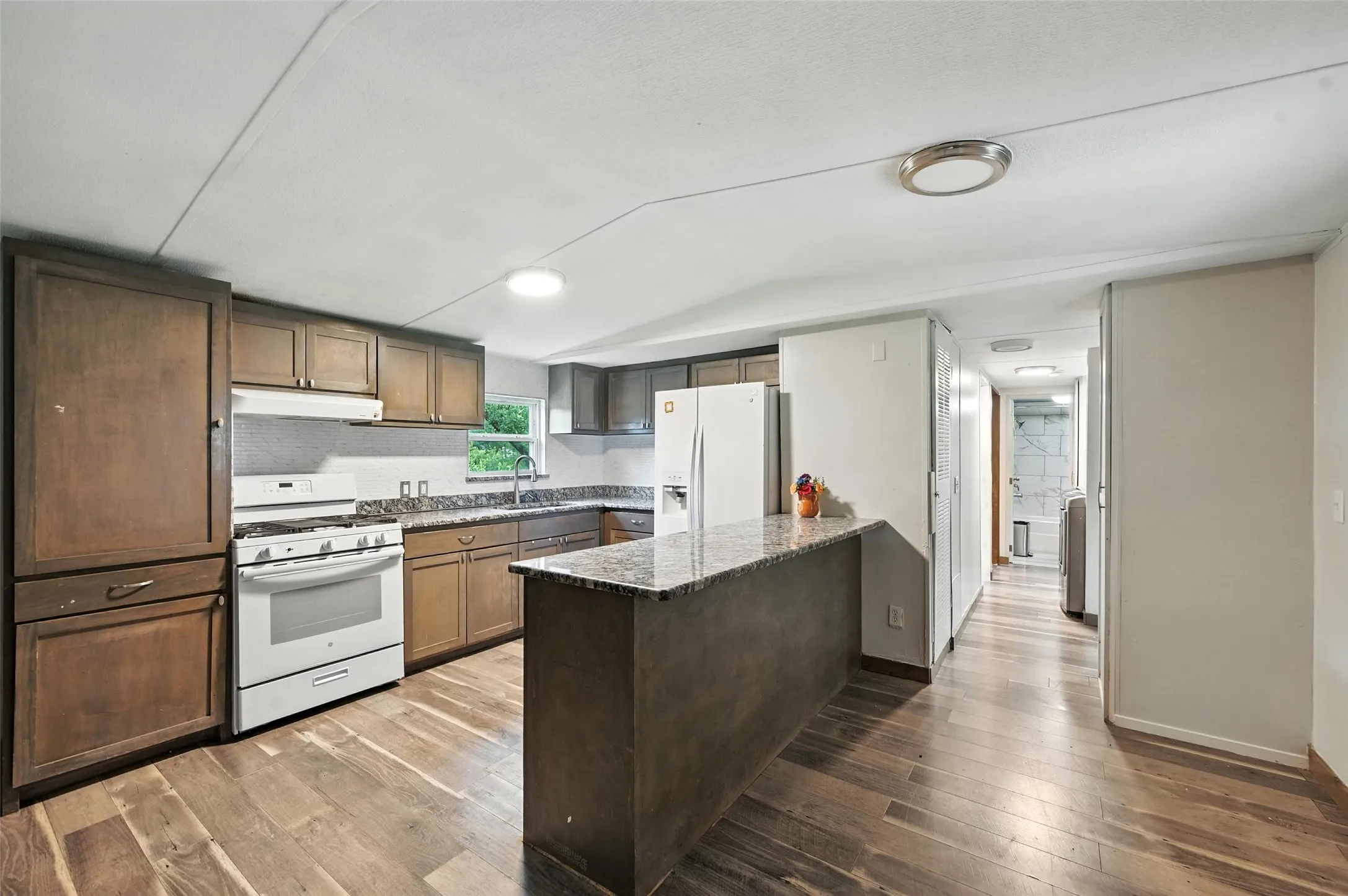 Mobile Home For Sale in Johnson County , 525 Surrey Lane, Burleson, Texas 76028, 4 Bedrooms, 3 Bathrooms, Garage spaces, 1,506 Sqft, built in 1996, Price $230,000, mls#21326499, Real Estate Agent in Burleson, Homes For Sale in Johnson county, Homes For Sale in Burleson, Realtor in Burleson Texas, Real Estate Brokerage Independent Realty Texas, Luminita Cordes Realtor
