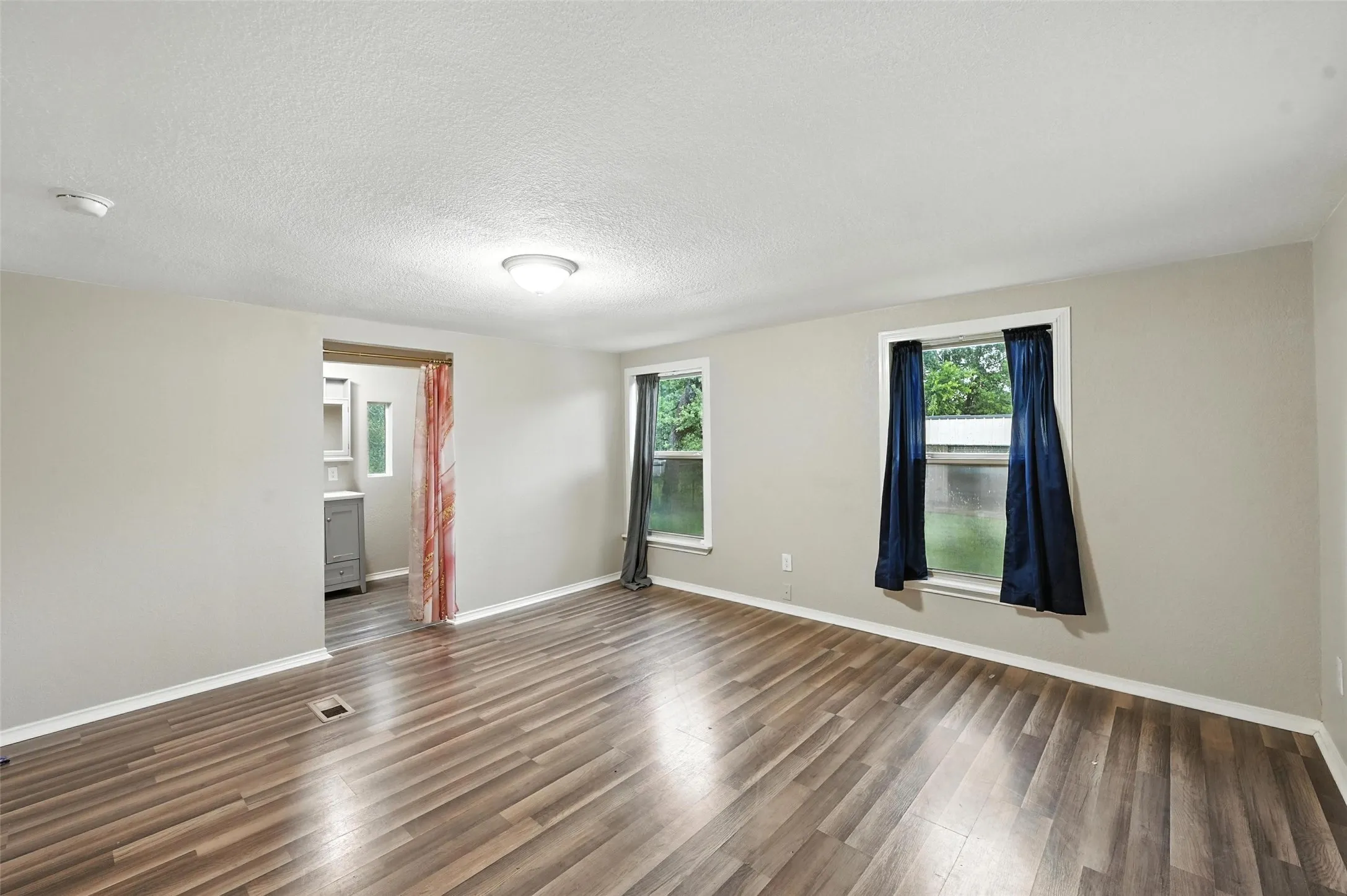 Mobile Home For Sale in Johnson County , 525 Surrey Lane, Burleson, Texas 76028, 4 Bedrooms, 3 Bathrooms, Garage spaces, 1,506 Sqft, built in 1996, Price $230,000, mls#21326499, Real Estate Agent in Burleson, Homes For Sale in Johnson county, Homes For Sale in Burleson, Realtor in Burleson Texas, Real Estate Brokerage Independent Realty Texas, Luminita Cordes Realtor
