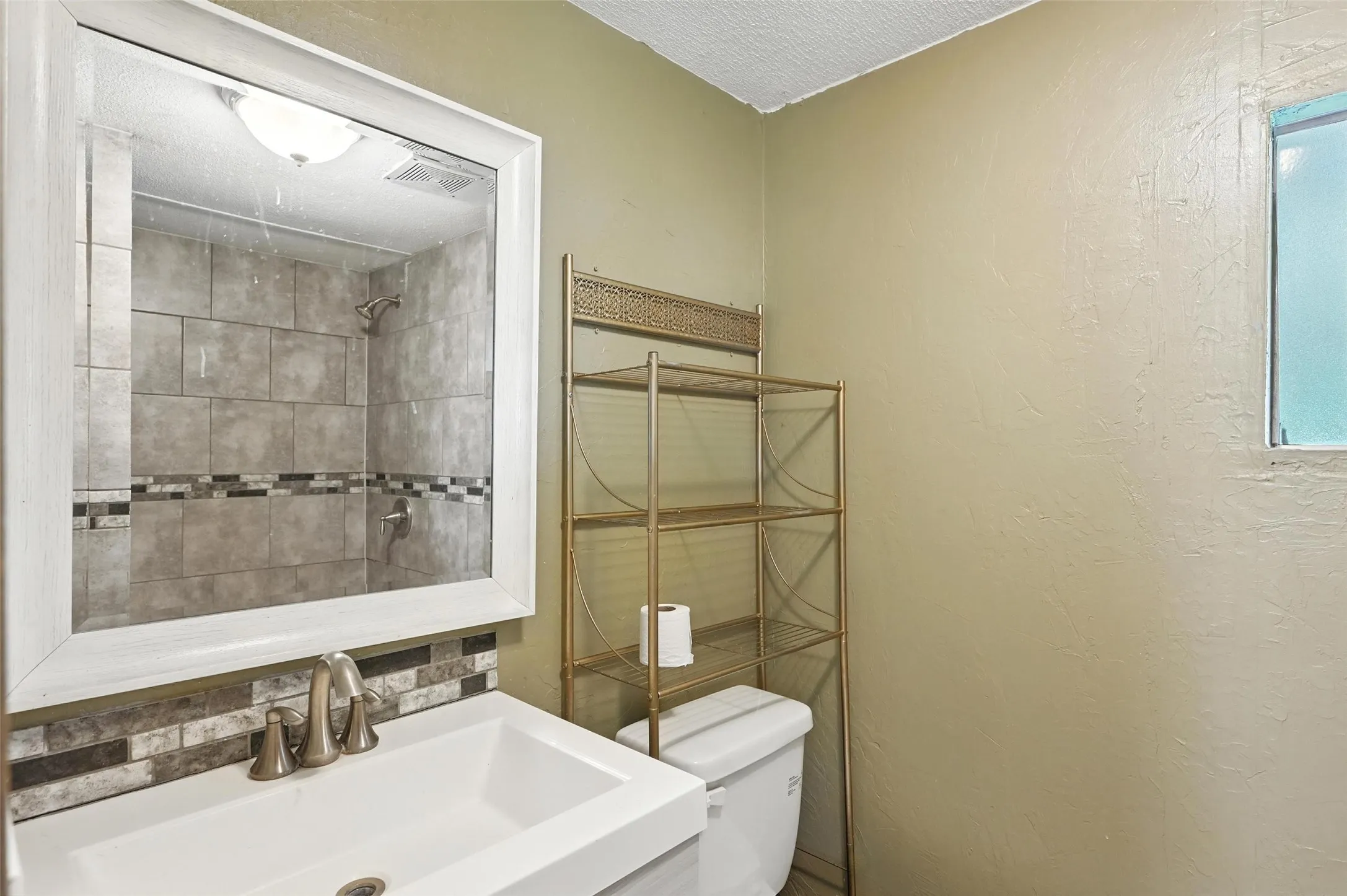 Mobile Home For Sale in Johnson County , 525 Surrey Lane, Burleson, Texas 76028, 4 Bedrooms, 3 Bathrooms, Garage spaces, 1,506 Sqft, built in 1996, Price $230,000, mls#21326499, Real Estate Agent in Burleson, Homes For Sale in Johnson county, Homes For Sale in Burleson, Realtor in Burleson Texas, Real Estate Brokerage Independent Realty Texas, Luminita Cordes Realtor