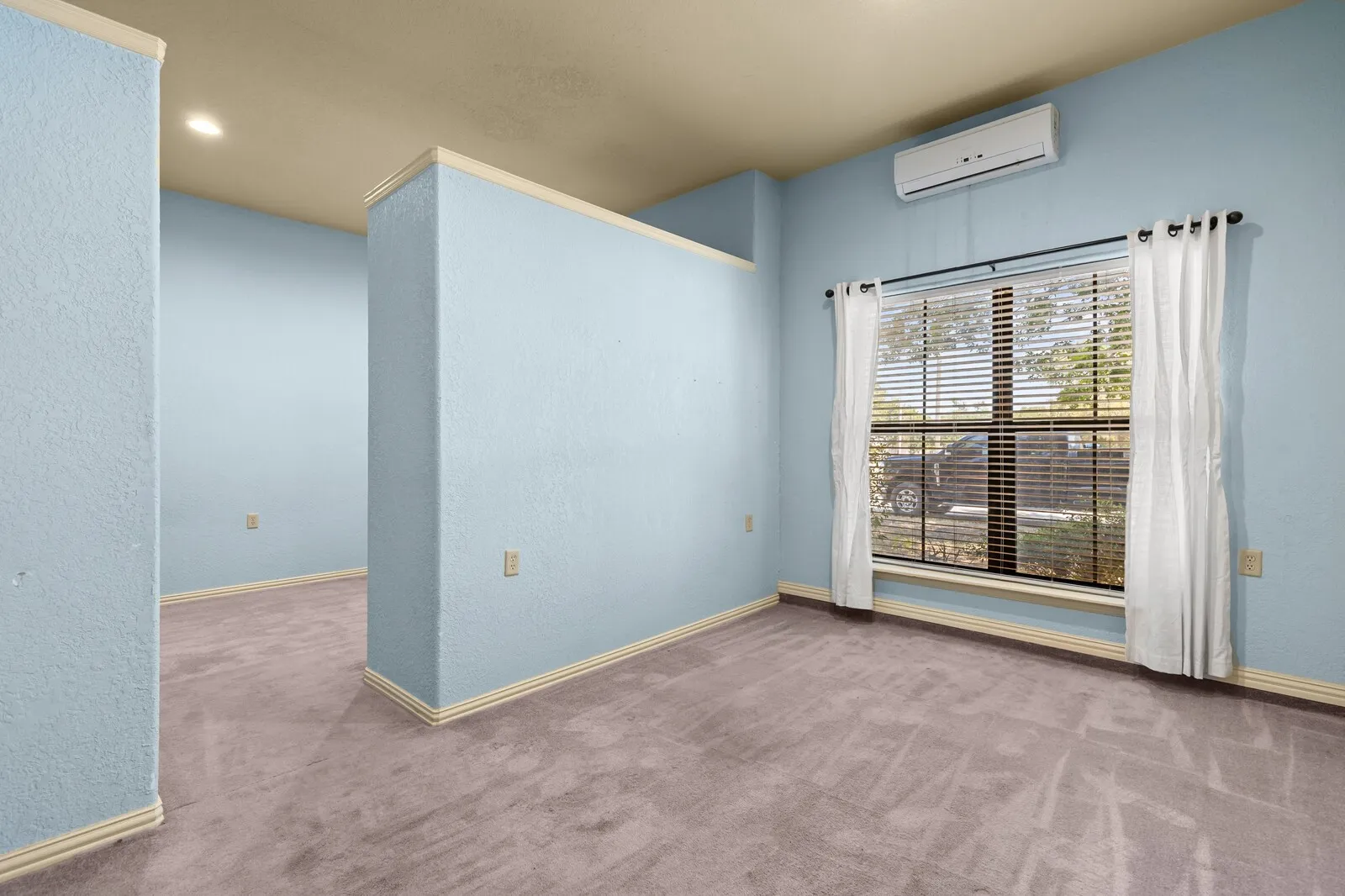 Single Family Residence For Sale in Mc Lennan County , 610 Vanishing Oaks Drive, Crawford, Texas 76638, 4 Bedroom, 2 Bathroom, 3 Garage spaces, 2,700 Sqft, built in 2004, mls#21325089, Real Estate Agent in Crawford, Homes For Sale in Mc Lennan county, Homes For Sale in Crawford, Realtor in Crawford Texas, Real Estate Brokerage Independent Realty Texas, Luminita Cordes Realtor