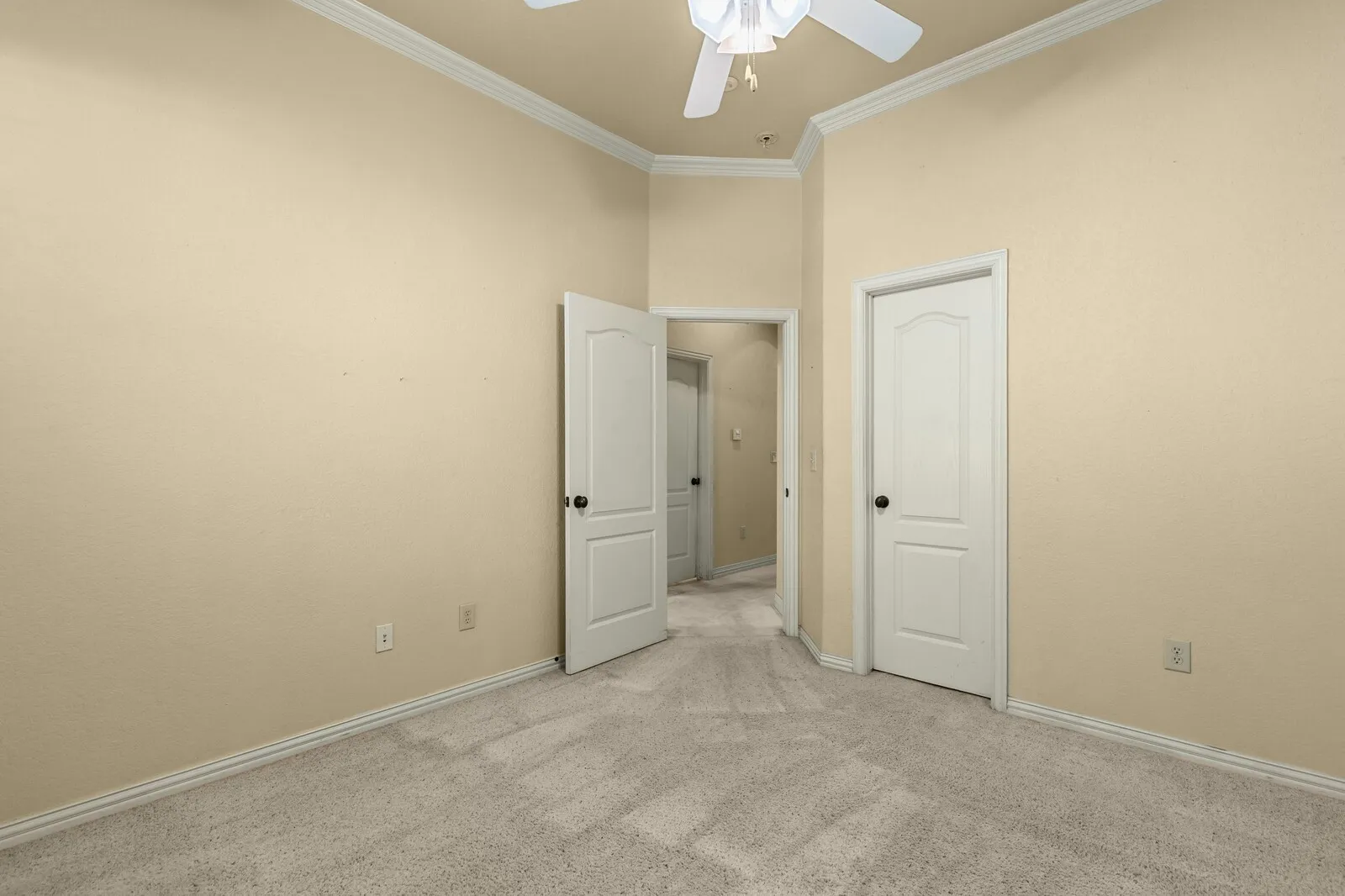 Single Family Residence For Sale in Mc Lennan County , 610 Vanishing Oaks Drive, Crawford, Texas 76638, 4 Bedroom, 2 Bathroom, 3 Garage spaces, 2,700 Sqft, built in 2004, mls#21325089, Real Estate Agent in Crawford, Homes For Sale in Mc Lennan county, Homes For Sale in Crawford, Realtor in Crawford Texas, Real Estate Brokerage Independent Realty Texas, Luminita Cordes Realtor