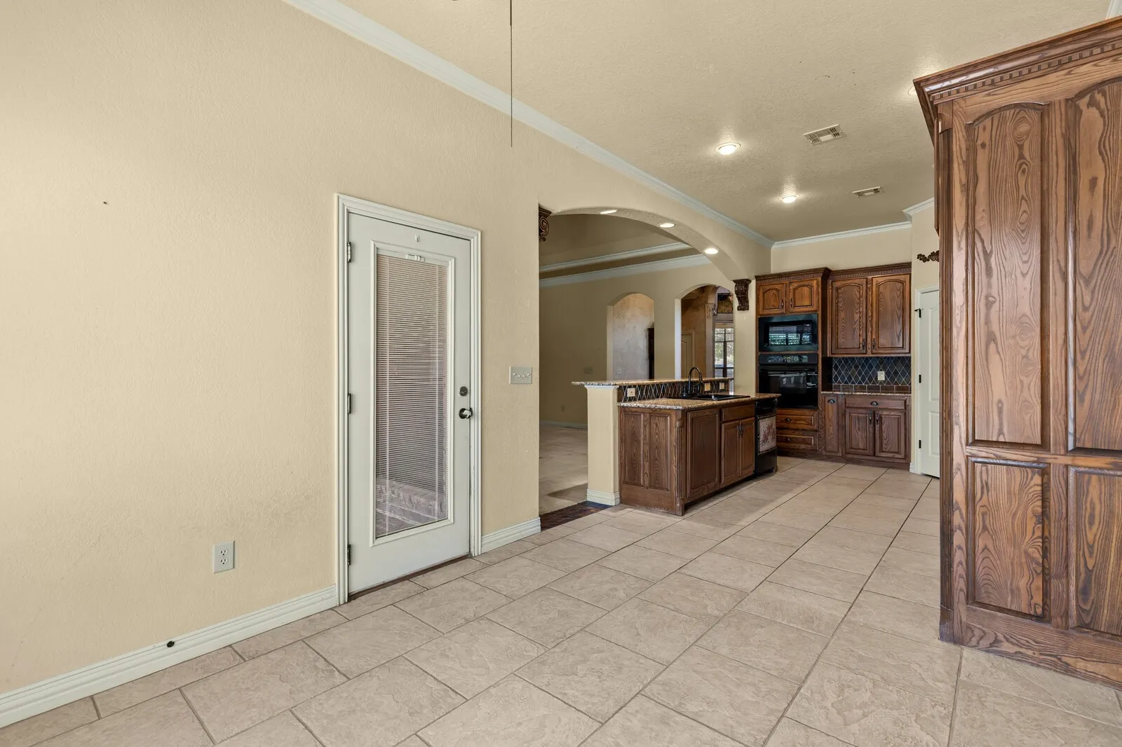Single Family Residence For Sale in Mc Lennan County , 610 Vanishing Oaks Drive, Crawford, Texas 76638, 4 Bedroom, 2 Bathroom, 3 Garage spaces, 2,700 Sqft, built in 2004, mls#21325089, Real Estate Agent in Crawford, Homes For Sale in Mc Lennan county, Homes For Sale in Crawford, Realtor in Crawford Texas, Real Estate Brokerage Independent Realty Texas, Luminita Cordes Realtor
