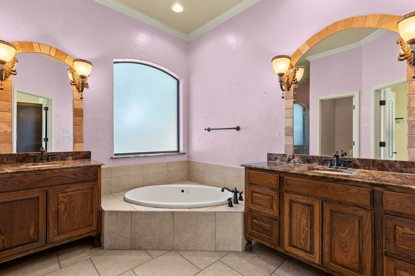Single Family Residence For Sale in Mc Lennan County , 610 Vanishing Oaks Drive, Crawford, Texas 76638, 4 Bedroom, 2 Bathroom, 3 Garage spaces, 2,700 Sqft, built in 2004, mls#21325089, Real Estate Agent in Crawford, Homes For Sale in Mc Lennan county, Homes For Sale in Crawford, Realtor in Crawford Texas, Real Estate Brokerage Independent Realty Texas, Luminita Cordes Realtor