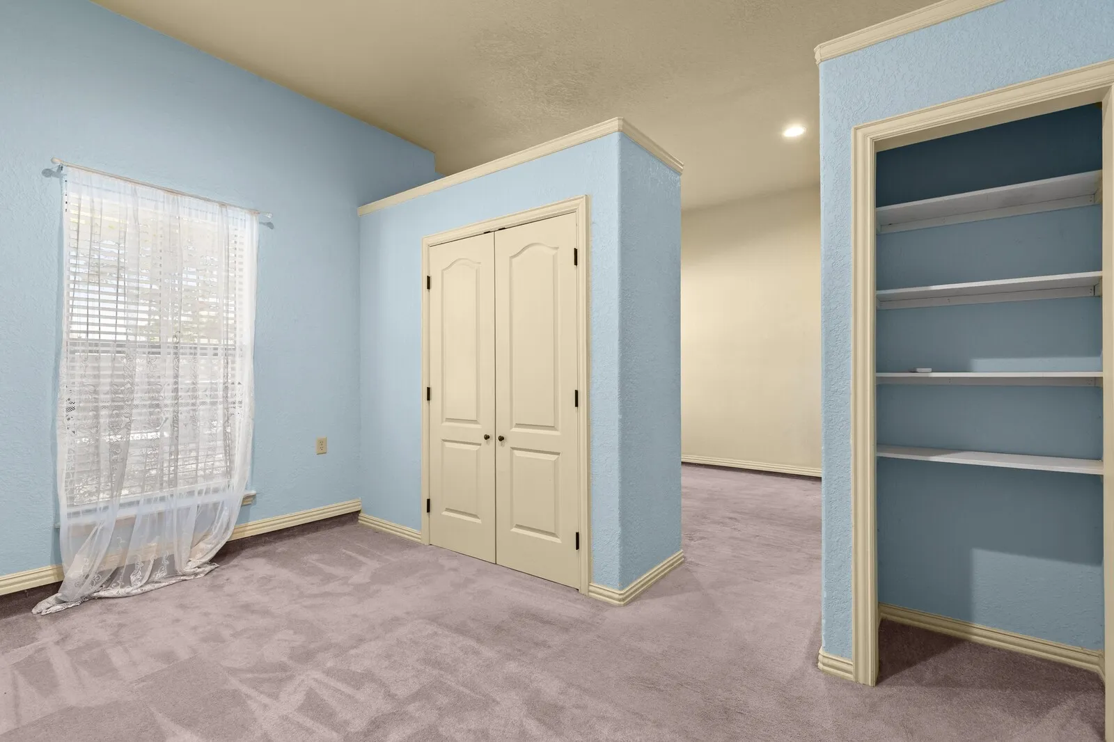 Single Family Residence For Sale in Mc Lennan County , 610 Vanishing Oaks Drive, Crawford, Texas 76638, 4 Bedroom, 2 Bathroom, 3 Garage spaces, 2,700 Sqft, built in 2004, mls#21325089, Real Estate Agent in Crawford, Homes For Sale in Mc Lennan county, Homes For Sale in Crawford, Realtor in Crawford Texas, Real Estate Brokerage Independent Realty Texas, Luminita Cordes Realtor
