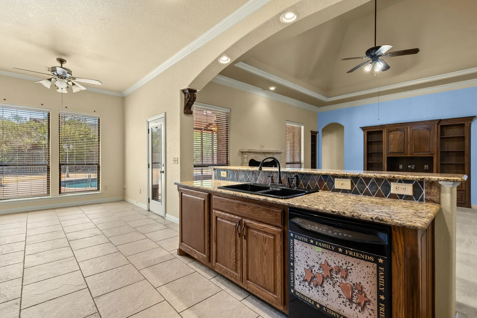 Single Family Residence For Sale in Mc Lennan County , 610 Vanishing Oaks Drive, Crawford, Texas 76638, 4 Bedroom, 2 Bathroom, 3 Garage spaces, 2,700 Sqft, built in 2004, mls#21325089, Real Estate Agent in Crawford, Homes For Sale in Mc Lennan county, Homes For Sale in Crawford, Realtor in Crawford Texas, Real Estate Brokerage Independent Realty Texas, Luminita Cordes Realtor