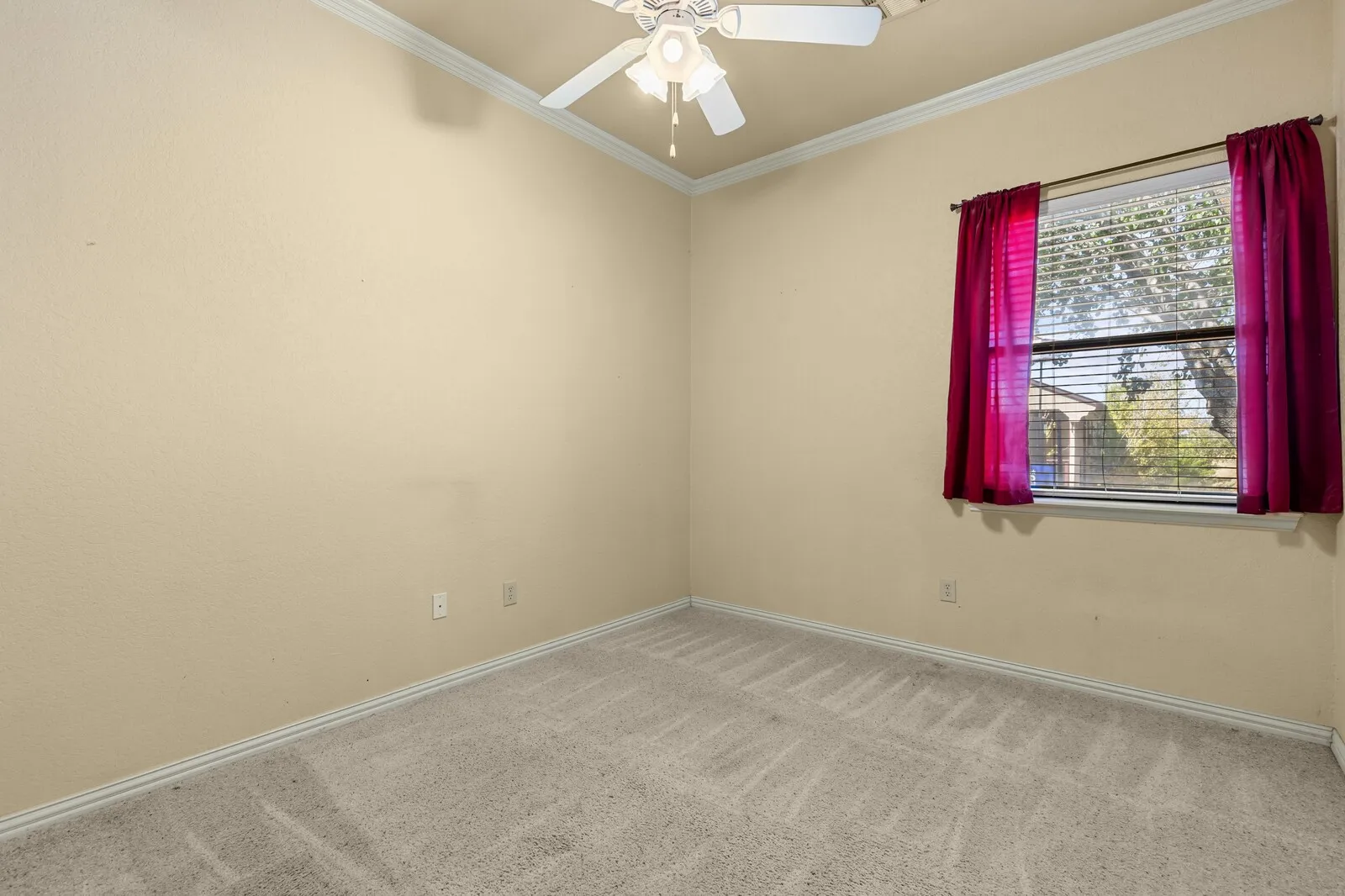 Single Family Residence For Sale in Mc Lennan County , 610 Vanishing Oaks Drive, Crawford, Texas 76638, 4 Bedroom, 2 Bathroom, 3 Garage spaces, 2,700 Sqft, built in 2004, mls#21325089, Real Estate Agent in Crawford, Homes For Sale in Mc Lennan county, Homes For Sale in Crawford, Realtor in Crawford Texas, Real Estate Brokerage Independent Realty Texas, Luminita Cordes Realtor