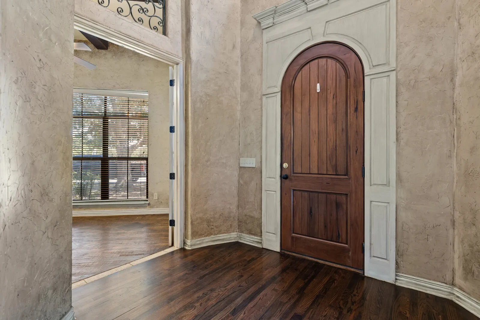Single Family Residence For Sale in Mc Lennan County , 610 Vanishing Oaks Drive, Crawford, Texas 76638, 4 Bedroom, 2 Bathroom, 3 Garage spaces, 2,700 Sqft, built in 2004, mls#21325089, Real Estate Agent in Crawford, Homes For Sale in Mc Lennan county, Homes For Sale in Crawford, Realtor in Crawford Texas, Real Estate Brokerage Independent Realty Texas, Luminita Cordes Realtor