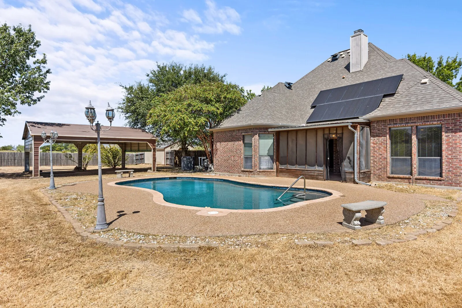Single Family Residence For Sale in Mc Lennan County , 610 Vanishing Oaks Drive, Crawford, Texas 76638, 4 Bedroom, 2 Bathroom, 3 Garage spaces, 2,700 Sqft, built in 2004, mls#21325089, Real Estate Agent in Crawford, Homes For Sale in Mc Lennan county, Homes For Sale in Crawford, Realtor in Crawford Texas, Real Estate Brokerage Independent Realty Texas, Luminita Cordes Realtor