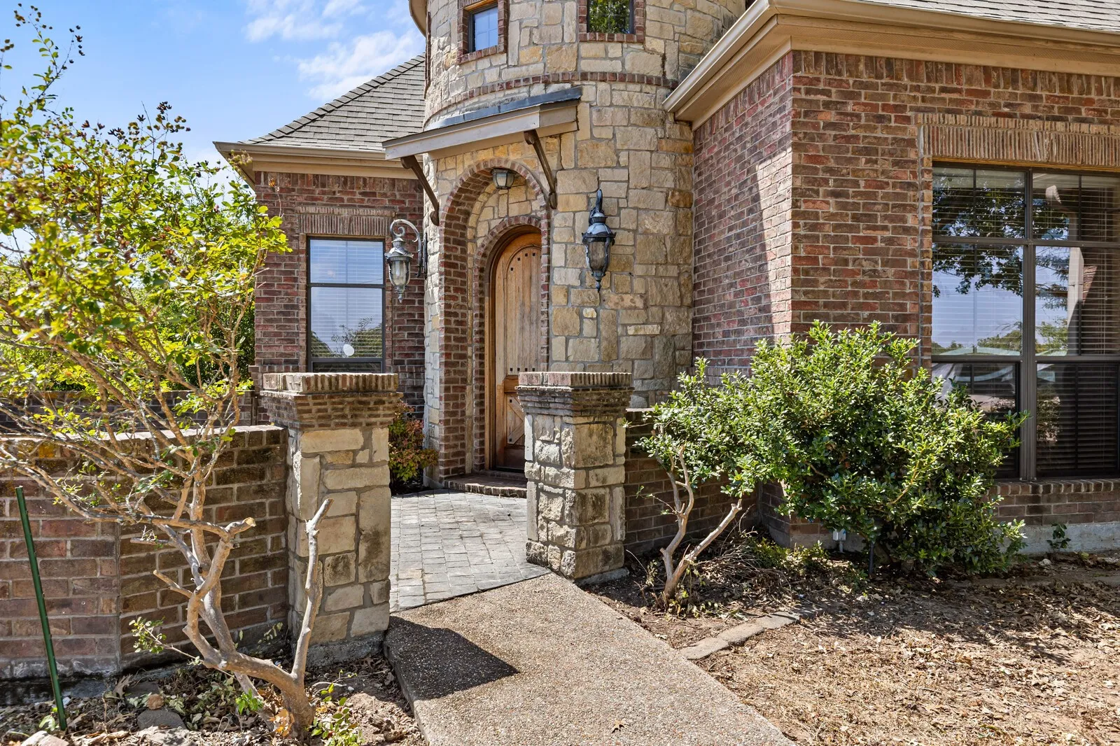 Single Family Residence For Sale in Mc Lennan County , 610 Vanishing Oaks Drive, Crawford, Texas 76638, 4 Bedroom, 2 Bathroom, 3 Garage spaces, 2,700 Sqft, built in 2004, mls#21325089, Real Estate Agent in Crawford, Homes For Sale in Mc Lennan county, Homes For Sale in Crawford, Realtor in Crawford Texas, Real Estate Brokerage Independent Realty Texas, Luminita Cordes Realtor