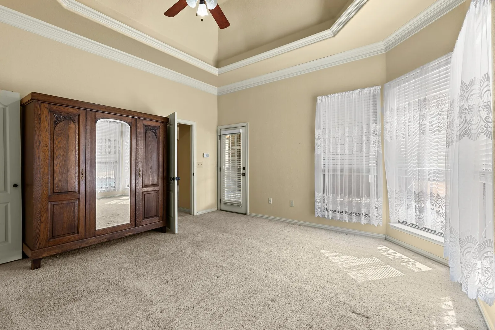 Single Family Residence For Sale in Mc Lennan County , 610 Vanishing Oaks Drive, Crawford, Texas 76638, 4 Bedroom, 2 Bathroom, 3 Garage spaces, 2,700 Sqft, built in 2004, mls#21325089, Real Estate Agent in Crawford, Homes For Sale in Mc Lennan county, Homes For Sale in Crawford, Realtor in Crawford Texas, Real Estate Brokerage Independent Realty Texas, Luminita Cordes Realtor