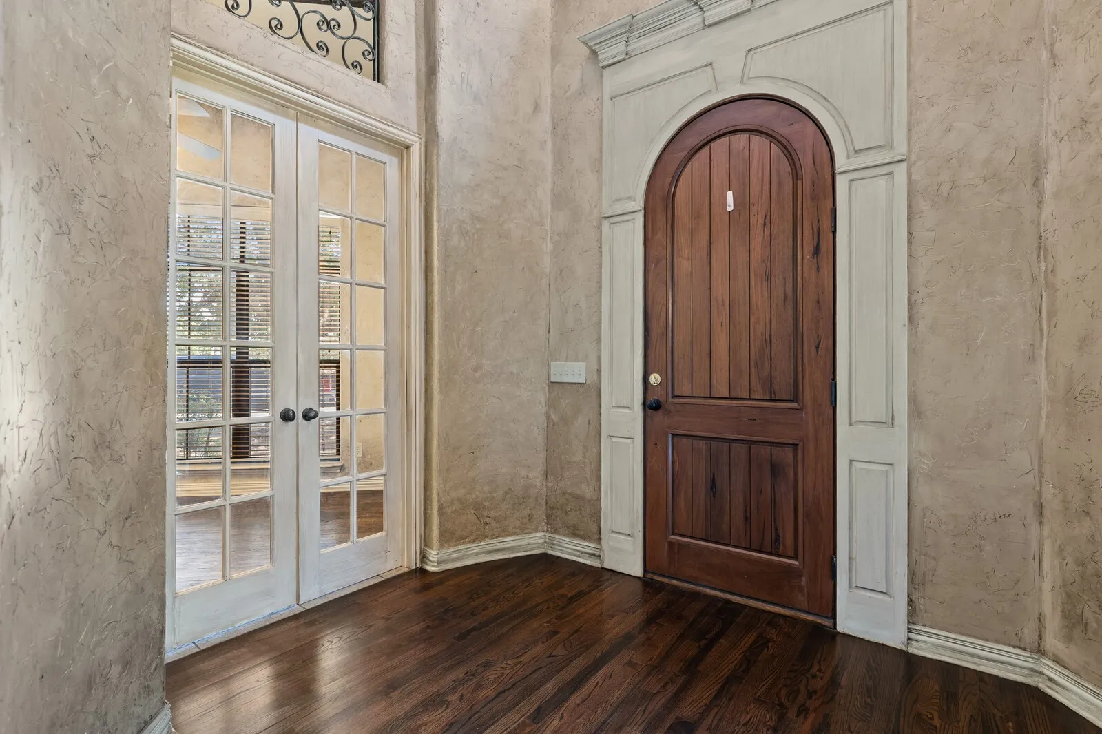 Single Family Residence For Sale in Mc Lennan County , 610 Vanishing Oaks Drive, Crawford, Texas 76638, 4 Bedroom, 2 Bathroom, 3 Garage spaces, 2,700 Sqft, built in 2004, mls#21325089, Real Estate Agent in Crawford, Homes For Sale in Mc Lennan county, Homes For Sale in Crawford, Realtor in Crawford Texas, Real Estate Brokerage Independent Realty Texas, Luminita Cordes Realtor