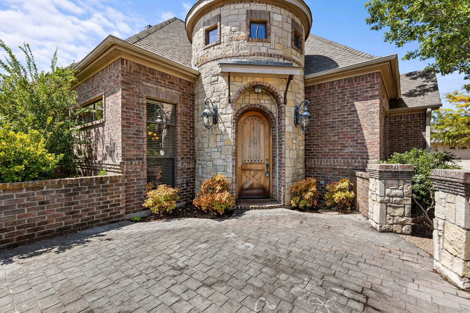 Single Family Residence For Sale in Mc Lennan County , 610 Vanishing Oaks Drive, Crawford, Texas 76638, 4 Bedroom, 2 Bathroom, 3 Garage spaces, 2,700 Sqft, built in 2004, mls#21325089, Real Estate Agent in Crawford, Homes For Sale in Mc Lennan county, Homes For Sale in Crawford, Realtor in Crawford Texas, Real Estate Brokerage Independent Realty Texas, Luminita Cordes Realtor