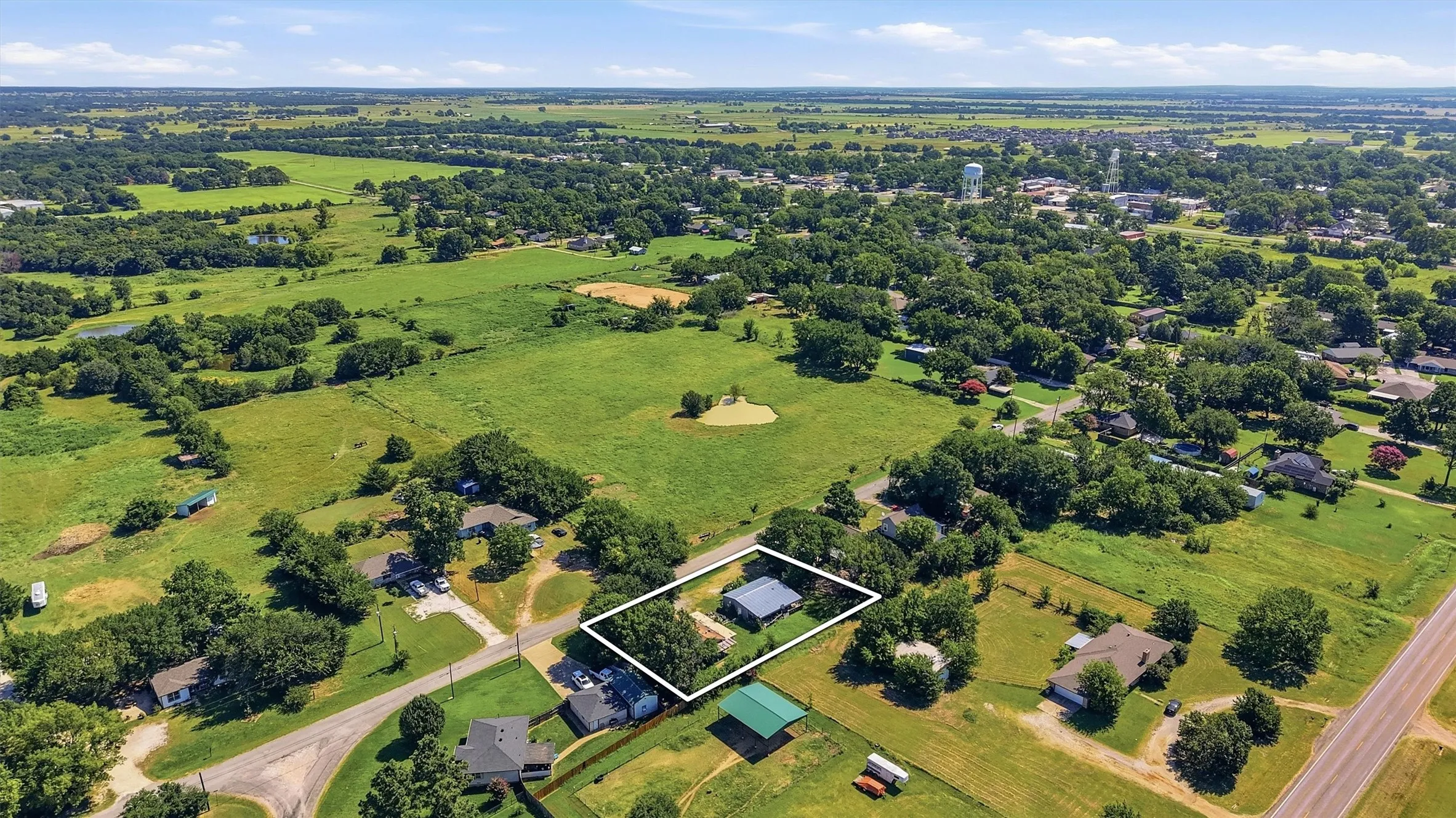 Improved Land For Sale in Grayson County , 538 W Hughes Street, Collinsville, Texas 76233, 0, 0, Garage spaces, 0 Sqft, built in 1923, mls#21326518, Real Estate Agent in Collinsville, Homes For Sale in Grayson county, Homes For Sale in Collinsville, Realtor in Collinsville Texas, Real Estate Brokerage Independent Realty Texas, Luminita Cordes Realtor