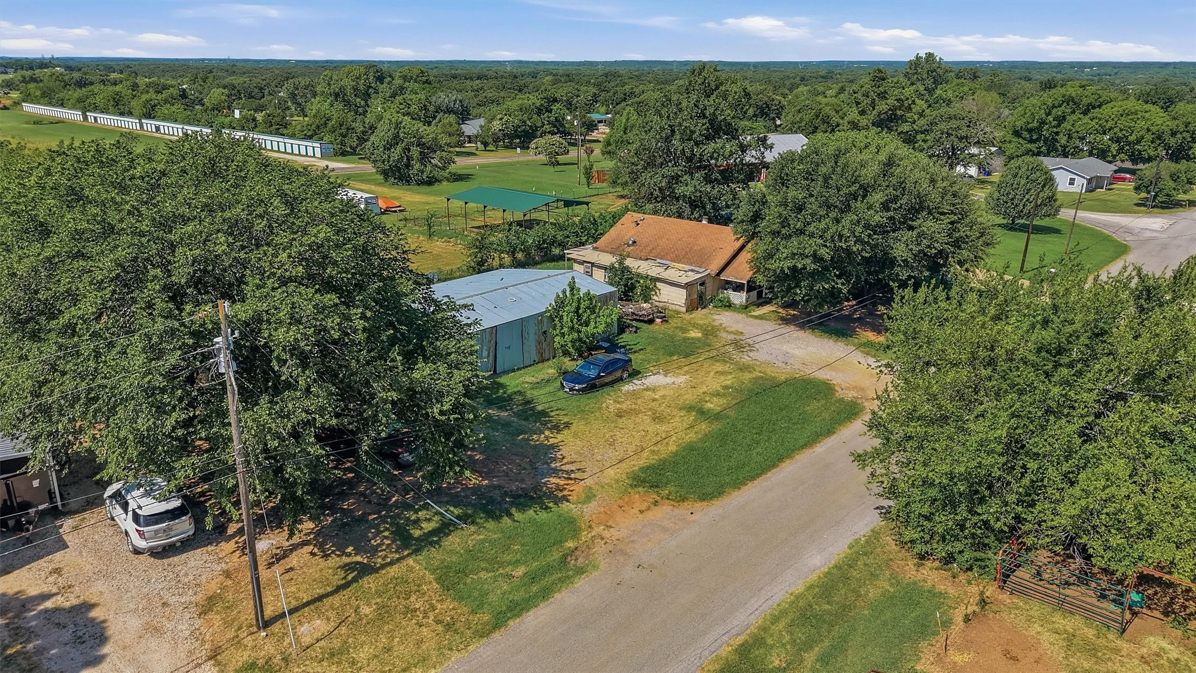 Improved Land For Sale in Grayson County , 538 W Hughes Street, Collinsville, Texas 76233, 0, 0, Garage spaces, 0 Sqft, built in 1923, mls#21326518, Real Estate Agent in Collinsville, Homes For Sale in Grayson county, Homes For Sale in Collinsville, Realtor in Collinsville Texas, Real Estate Brokerage Independent Realty Texas, Luminita Cordes Realtor