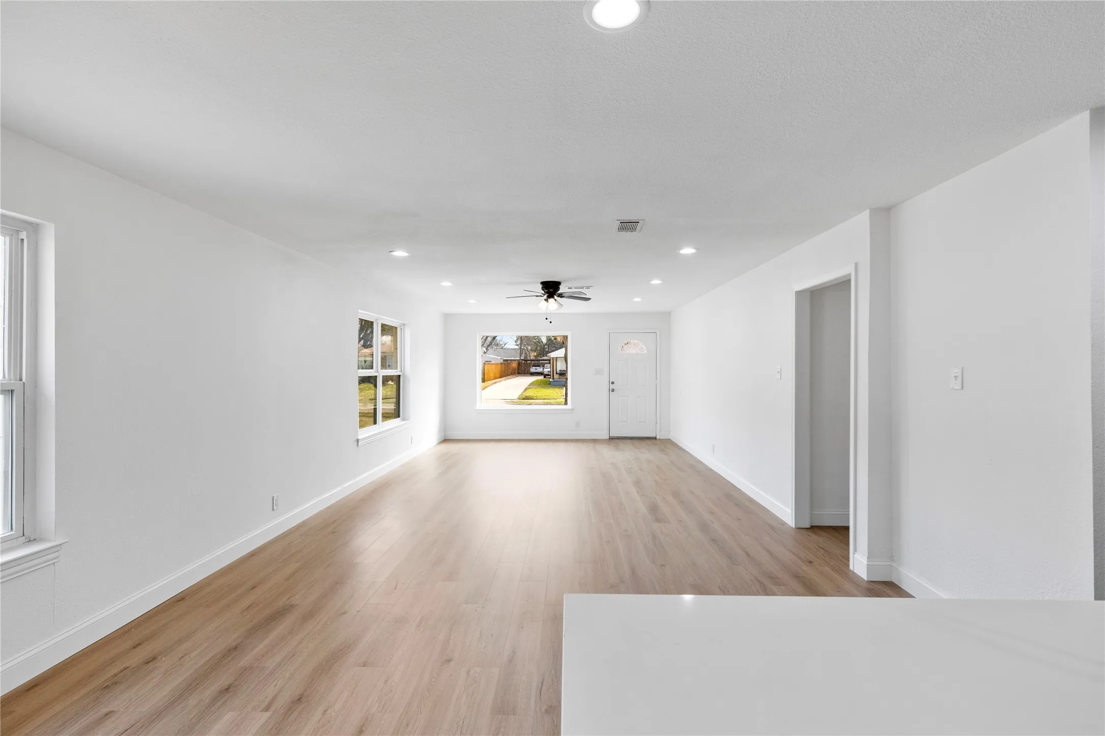 Single Family Residence For Sale in Dallas County , 3309 Tennessee Avenue, Dallas, Texas 75224, 4 Bedroom, 2 Bathroom, 2 Garage spaces, 2,021 Sqft, built in 1951, mls#21324096, Real Estate Agent in Dallas, Homes For Sale in Dallas county, Homes For Sale in Dallas, Realtor in Dallas Texas, Real Estate Brokerage Independent Realty Texas, Luminita Cordes Realtor
