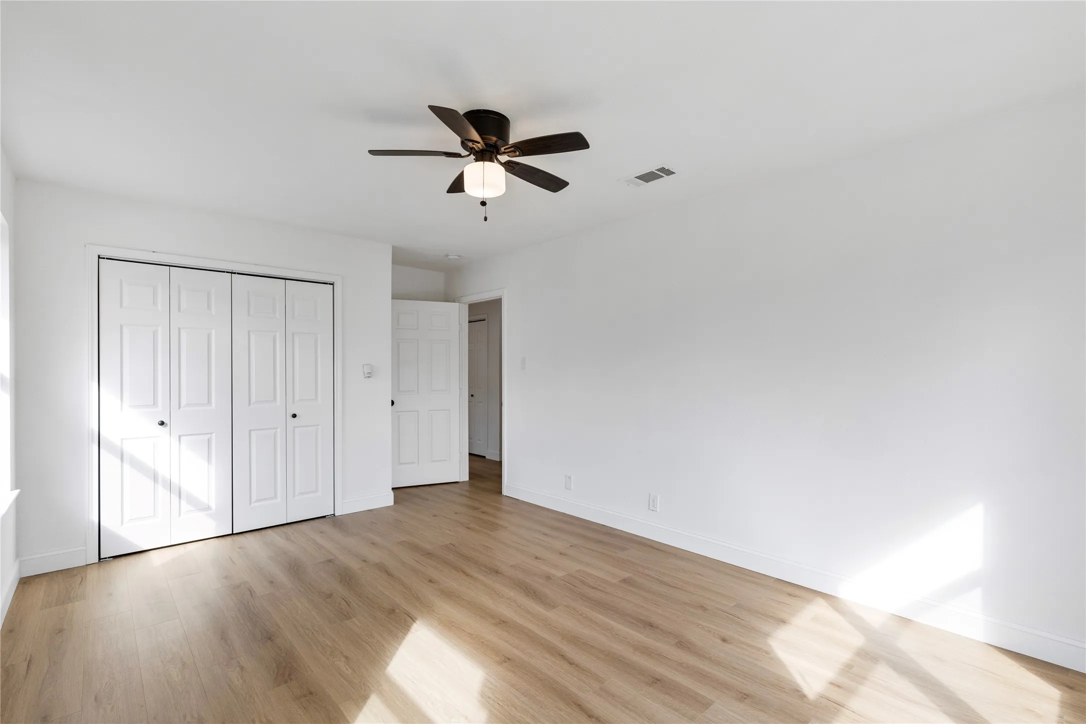 Single Family Residence For Sale in Dallas County , 3309 Tennessee Avenue, Dallas, Texas 75224, 4 Bedroom, 2 Bathroom, 2 Garage spaces, 2,021 Sqft, built in 1951, mls#21324096, Real Estate Agent in Dallas, Homes For Sale in Dallas county, Homes For Sale in Dallas, Realtor in Dallas Texas, Real Estate Brokerage Independent Realty Texas, Luminita Cordes Realtor