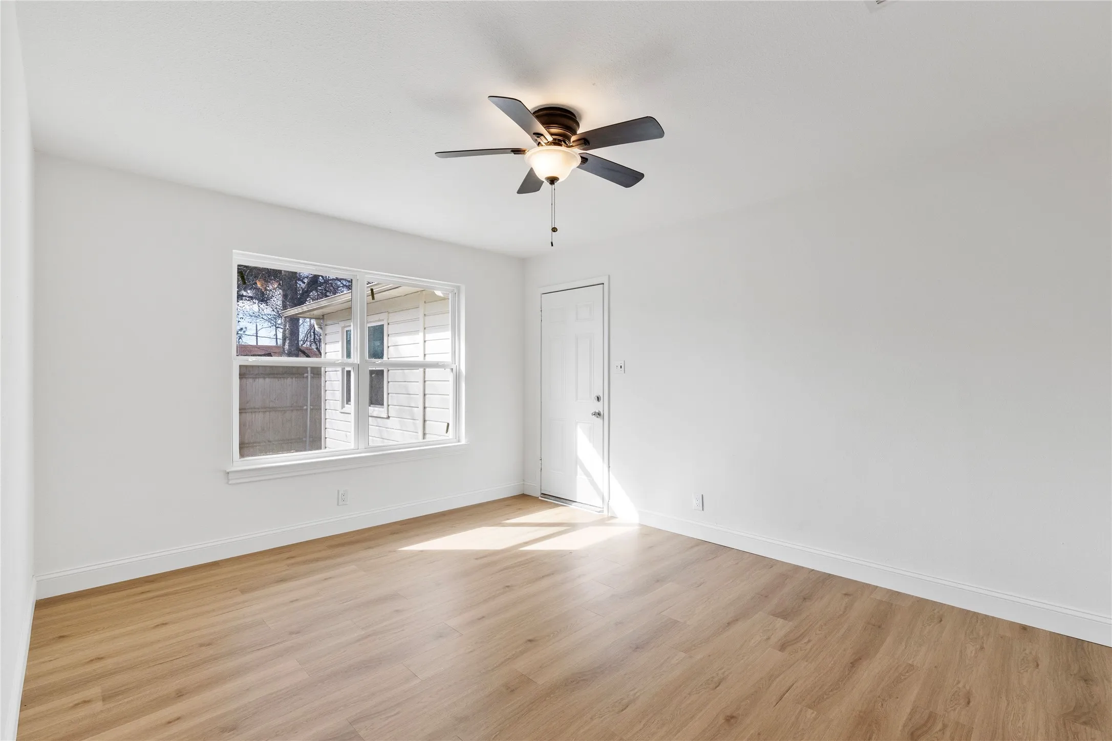 Single Family Residence For Sale in Dallas County , 3309 Tennessee Avenue, Dallas, Texas 75224, 4 Bedroom, 2 Bathroom, 2 Garage spaces, 2,021 Sqft, built in 1951, mls#21324096, Real Estate Agent in Dallas, Homes For Sale in Dallas county, Homes For Sale in Dallas, Realtor in Dallas Texas, Real Estate Brokerage Independent Realty Texas, Luminita Cordes Realtor