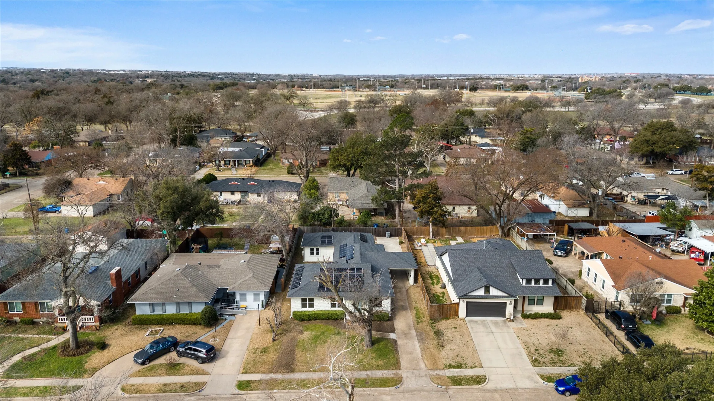 Single Family Residence For Sale in Dallas County , 3309 Tennessee Avenue, Dallas, Texas 75224, 4 Bedroom, 2 Bathroom, 2 Garage spaces, 2,021 Sqft, built in 1951, mls#21324096, Real Estate Agent in Dallas, Homes For Sale in Dallas county, Homes For Sale in Dallas, Realtor in Dallas Texas, Real Estate Brokerage Independent Realty Texas, Luminita Cordes Realtor