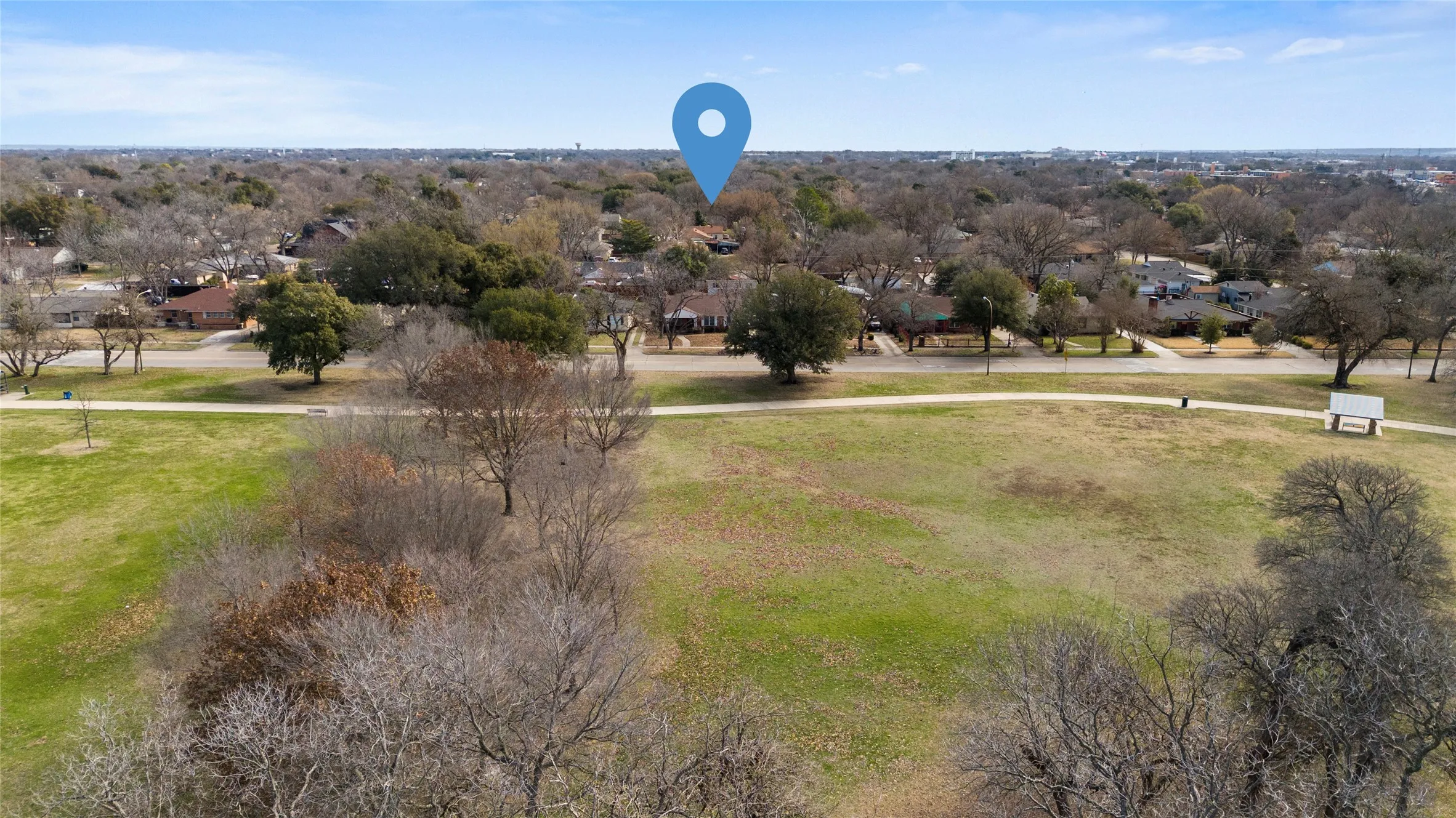 Single Family Residence For Sale in Dallas County , 3309 Tennessee Avenue, Dallas, Texas 75224, 4 Bedroom, 2 Bathroom, 2 Garage spaces, 2,021 Sqft, built in 1951, mls#21324096, Real Estate Agent in Dallas, Homes For Sale in Dallas county, Homes For Sale in Dallas, Realtor in Dallas Texas, Real Estate Brokerage Independent Realty Texas, Luminita Cordes Realtor