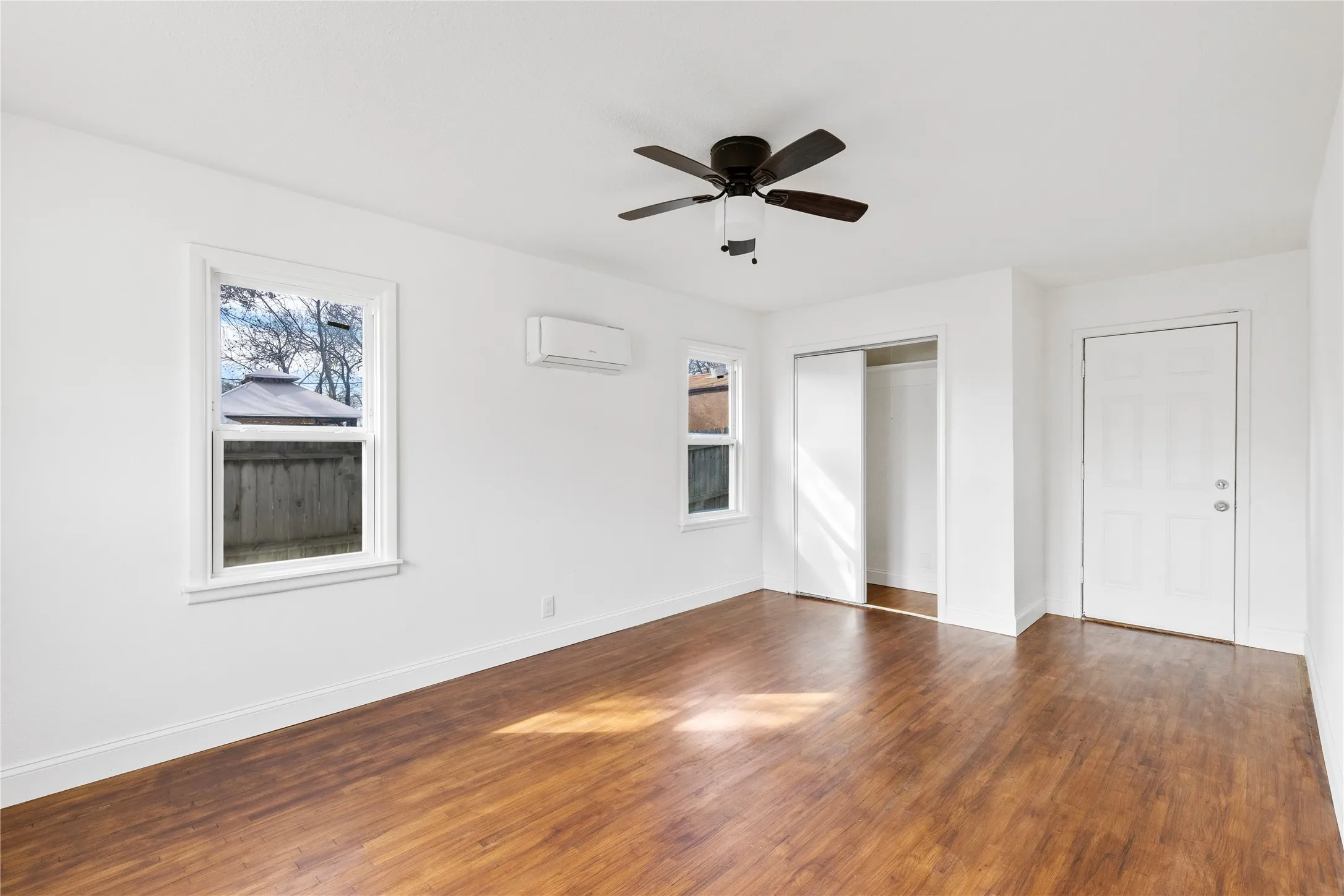 Single Family Residence For Sale in Dallas County , 3309 Tennessee Avenue, Dallas, Texas 75224, 4 Bedroom, 2 Bathroom, 2 Garage spaces, 2,021 Sqft, built in 1951, mls#21324096, Real Estate Agent in Dallas, Homes For Sale in Dallas county, Homes For Sale in Dallas, Realtor in Dallas Texas, Real Estate Brokerage Independent Realty Texas, Luminita Cordes Realtor
