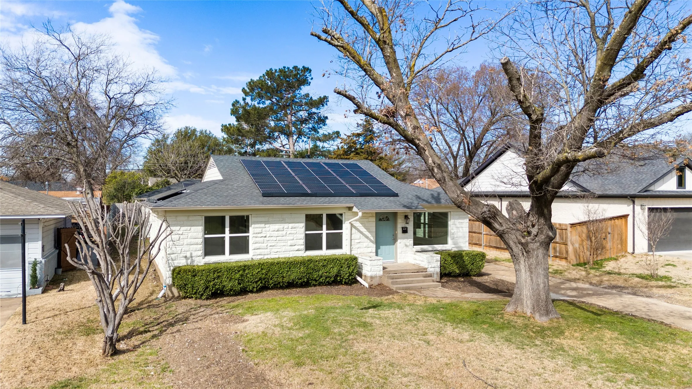 Single Family Residence For Sale in Dallas County , 3309 Tennessee Avenue, Dallas, Texas 75224, 4 Bedroom, 2 Bathroom, 2 Garage spaces, 2,021 Sqft, built in 1951, mls#21324096, Real Estate Agent in Dallas, Homes For Sale in Dallas county, Homes For Sale in Dallas, Realtor in Dallas Texas, Real Estate Brokerage Independent Realty Texas, Luminita Cordes Realtor