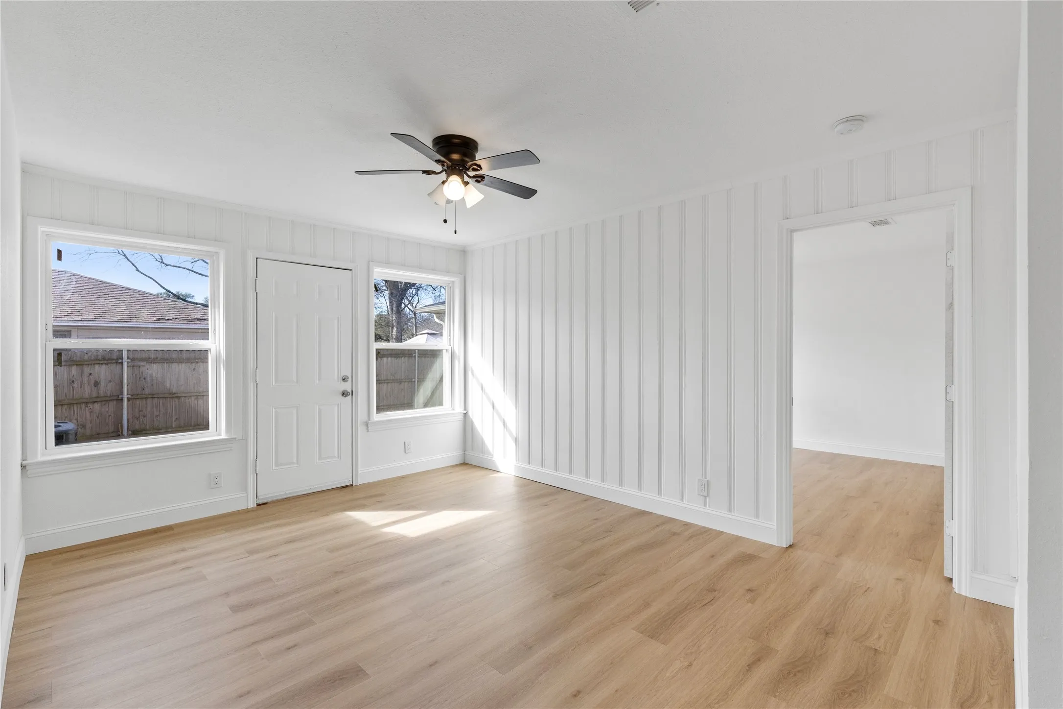 Single Family Residence For Sale in Dallas County , 3309 Tennessee Avenue, Dallas, Texas 75224, 4 Bedroom, 2 Bathroom, 2 Garage spaces, 2,021 Sqft, built in 1951, mls#21324096, Real Estate Agent in Dallas, Homes For Sale in Dallas county, Homes For Sale in Dallas, Realtor in Dallas Texas, Real Estate Brokerage Independent Realty Texas, Luminita Cordes Realtor