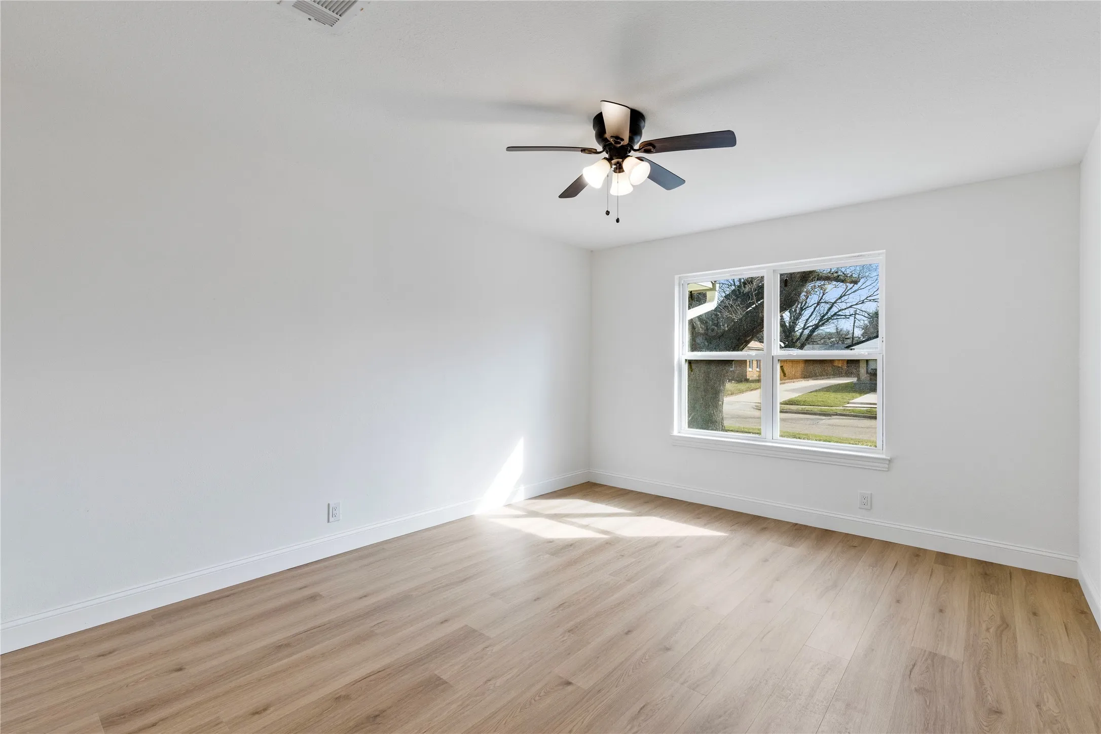 Single Family Residence For Sale in Dallas County , 3309 Tennessee Avenue, Dallas, Texas 75224, 4 Bedroom, 2 Bathroom, 2 Garage spaces, 2,021 Sqft, built in 1951, mls#21324096, Real Estate Agent in Dallas, Homes For Sale in Dallas county, Homes For Sale in Dallas, Realtor in Dallas Texas, Real Estate Brokerage Independent Realty Texas, Luminita Cordes Realtor