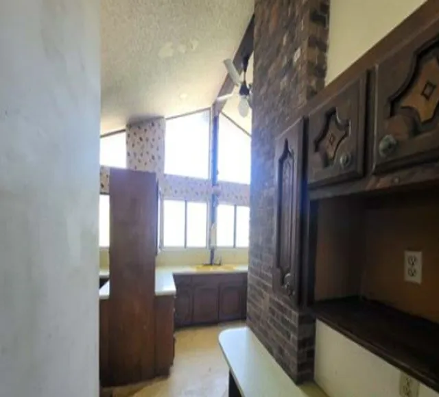 Single Family Residence For Sale in Young County , 306 Wade Street, Olney, Texas 76374, 4 Bedroom, 3 Bathroom, 2 Garage spaces, 3,457 Sqft, built in 1975, mls#21325596, Real Estate Agent in Olney, Homes For Sale in Young county, Homes For Sale in Olney, Realtor in Olney Texas, Real Estate Brokerage Independent Realty Texas, Luminita Cordes Realtor