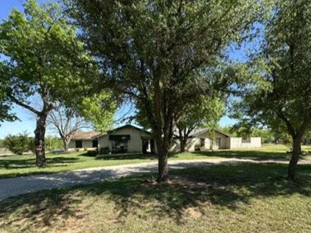 Single Family Residence For Sale in Young County , 306 Wade Street, Olney, Texas 76374, 4 Bedroom, 3 Bathroom, 2 Garage spaces, 3,457 Sqft, built in 1975, mls#21325596, Real Estate Agent in Olney, Homes For Sale in Young county, Homes For Sale in Olney, Realtor in Olney Texas, Real Estate Brokerage Independent Realty Texas, Luminita Cordes Realtor