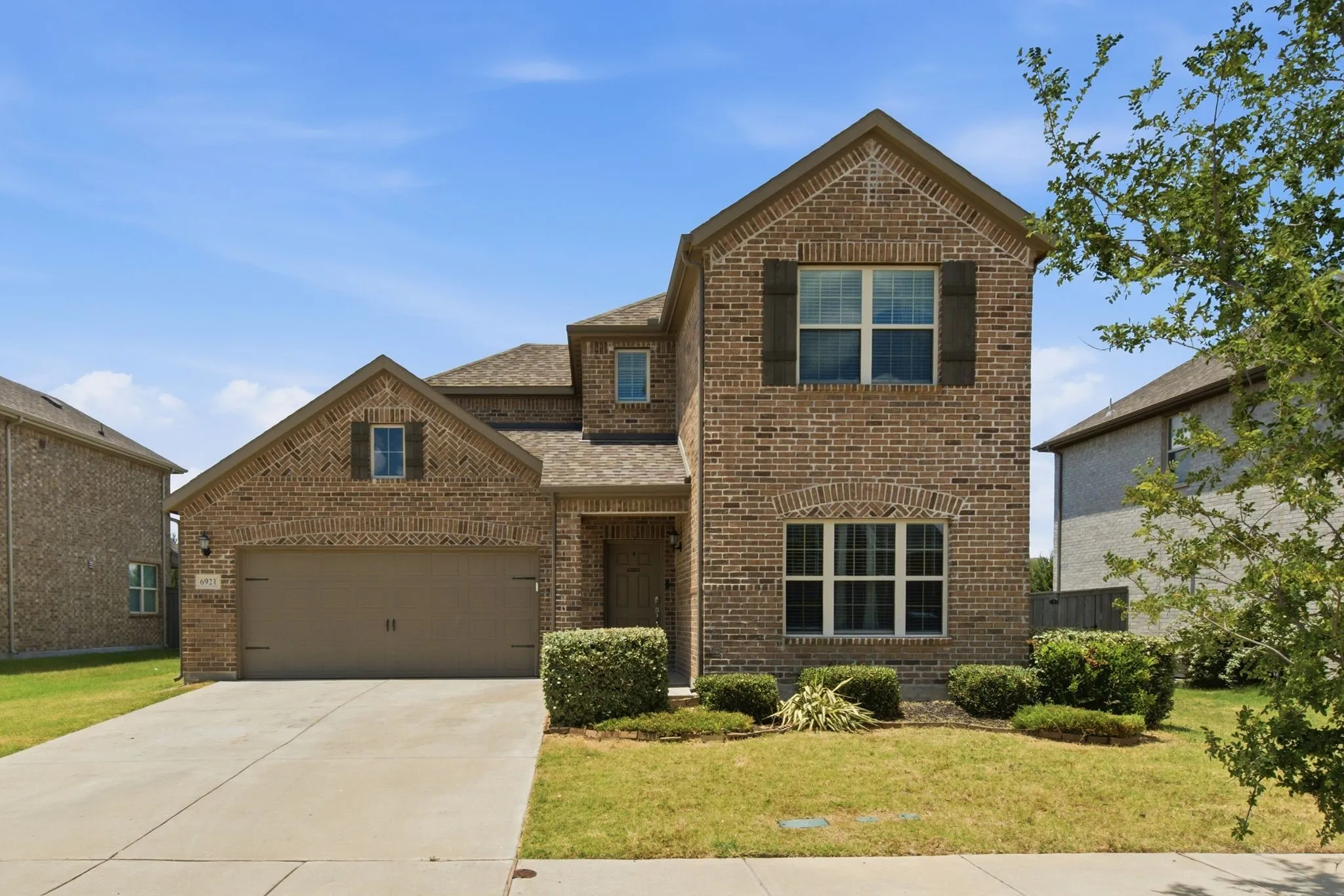 Single Family Residence For Sale in Ellis County , 6921 Pampas Place, Venus, Texas 76084, 4 Bedrooms, 3 Bathrooms, 2 Garage spaces, 2,601 Sqft, built in 2021, Price $485,000, mls#21326291, Real Estate Agent in Venus, Homes For Sale in Ellis county, Homes For Sale in Venus, Realtor in Venus Texas, Real Estate Brokerage Independent Realty Texas, Luminita Cordes Realtor