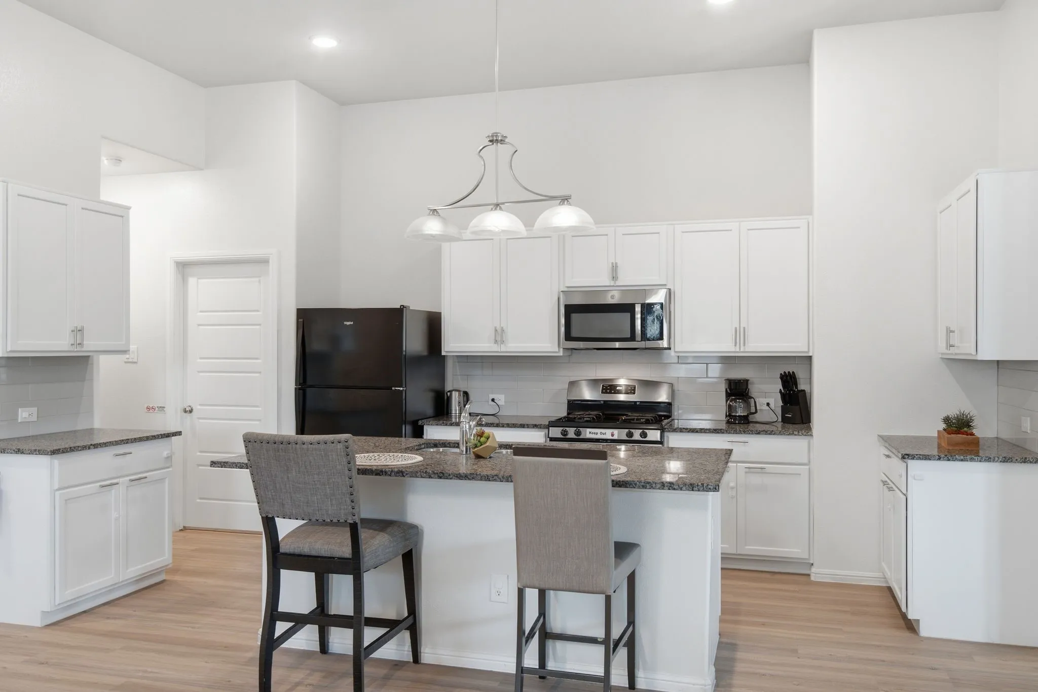 Single Family Residence For Sale in Ellis County , 6921 Pampas Place, Venus, Texas 76084, 4 Bedrooms, 3 Bathrooms, 2 Garage spaces, 2,601 Sqft, built in 2021, Price $485,000, mls#21326291, Real Estate Agent in Venus, Homes For Sale in Ellis county, Homes For Sale in Venus, Realtor in Venus Texas, Real Estate Brokerage Independent Realty Texas, Luminita Cordes Realtor