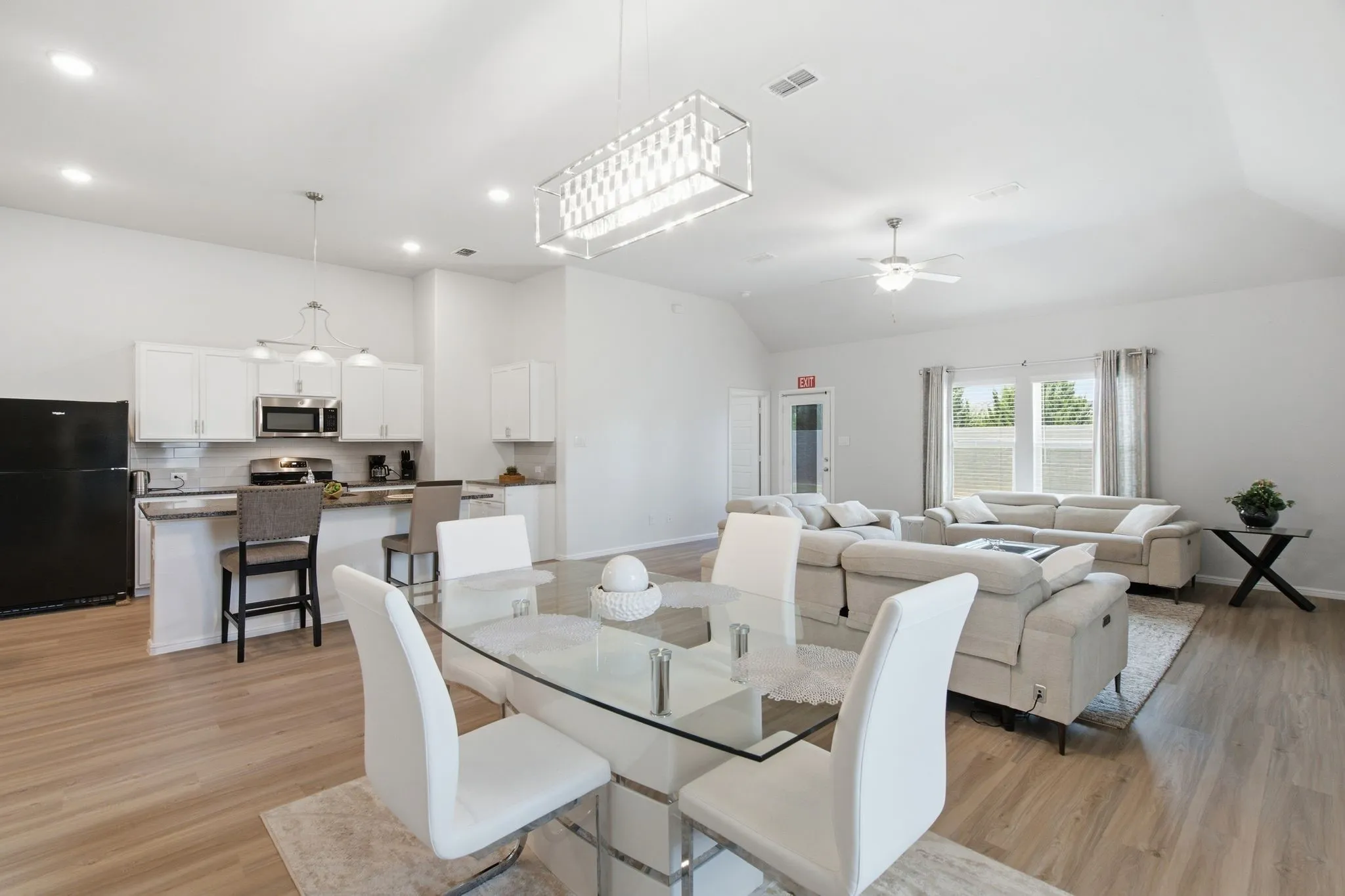 Single Family Residence For Sale in Ellis County , 6921 Pampas Place, Venus, Texas 76084, 4 Bedrooms, 3 Bathrooms, 2 Garage spaces, 2,601 Sqft, built in 2021, Price $485,000, mls#21326291, Real Estate Agent in Venus, Homes For Sale in Ellis county, Homes For Sale in Venus, Realtor in Venus Texas, Real Estate Brokerage Independent Realty Texas, Luminita Cordes Realtor
