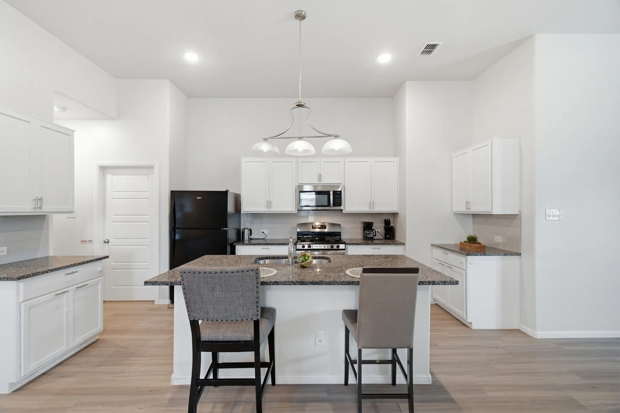 Single Family Residence For Sale in Ellis County , 6921 Pampas Place, Venus, Texas 76084, 4 Bedrooms, 3 Bathrooms, 2 Garage spaces, 2,601 Sqft, built in 2021, Price $485,000, mls#21326291, Real Estate Agent in Venus, Homes For Sale in Ellis county, Homes For Sale in Venus, Realtor in Venus Texas, Real Estate Brokerage Independent Realty Texas, Luminita Cordes Realtor