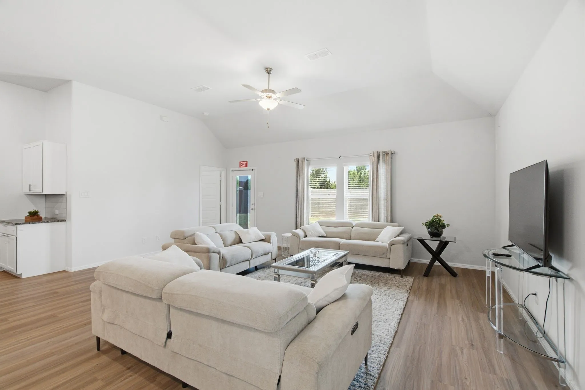 Single Family Residence For Sale in Ellis County , 6921 Pampas Place, Venus, Texas 76084, 4 Bedrooms, 3 Bathrooms, 2 Garage spaces, 2,601 Sqft, built in 2021, Price $485,000, mls#21326291, Real Estate Agent in Venus, Homes For Sale in Ellis county, Homes For Sale in Venus, Realtor in Venus Texas, Real Estate Brokerage Independent Realty Texas, Luminita Cordes Realtor