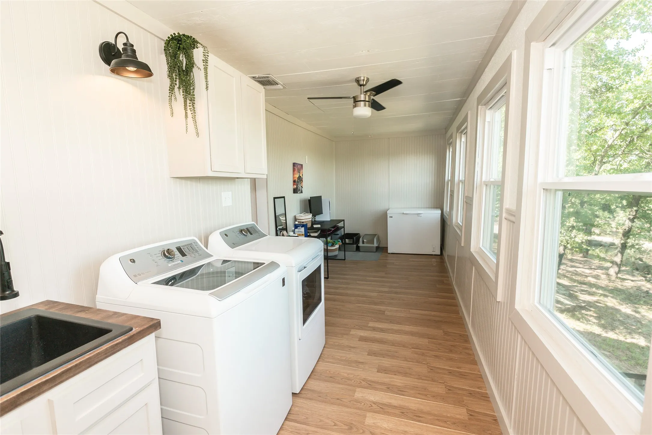 Single Family Residence For Sale in Montague County , 375 Nocona Drive, Nocona, Texas 76255, 3 Bedroom, 1 Bathroom, Garage spaces, 1,000 Sqft, built in 1950, mls#21326484, Real Estate Agent in Nocona, Homes For Sale in Montague county, Homes For Sale in Nocona, Realtor in Nocona Texas, Real Estate Brokerage Independent Realty Texas, Luminita Cordes Realtor