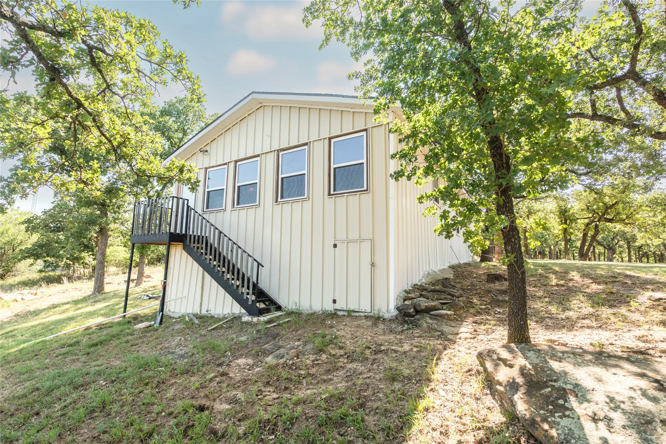 Single Family Residence For Sale in Montague County , 375 Nocona Drive, Nocona, Texas 76255, 3 Bedroom, 1 Bathroom, Garage spaces, 1,000 Sqft, built in 1950, mls#21326484, Real Estate Agent in Nocona, Homes For Sale in Montague county, Homes For Sale in Nocona, Realtor in Nocona Texas, Real Estate Brokerage Independent Realty Texas, Luminita Cordes Realtor