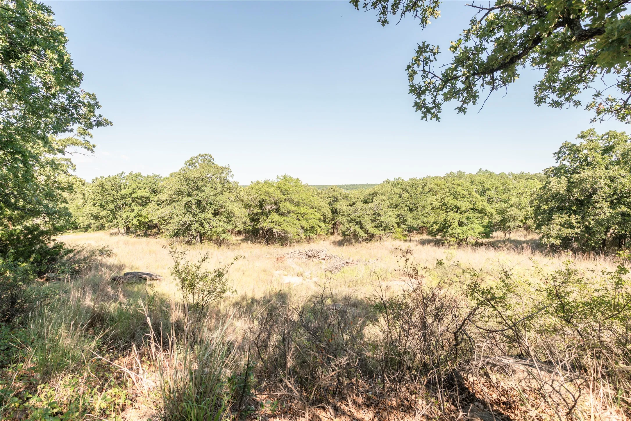 Single Family Residence For Sale in Montague County , 375 Nocona Drive, Nocona, Texas 76255, 3 Bedroom, 1 Bathroom, Garage spaces, 1,000 Sqft, built in 1950, mls#21326484, Real Estate Agent in Nocona, Homes For Sale in Montague county, Homes For Sale in Nocona, Realtor in Nocona Texas, Real Estate Brokerage Independent Realty Texas, Luminita Cordes Realtor