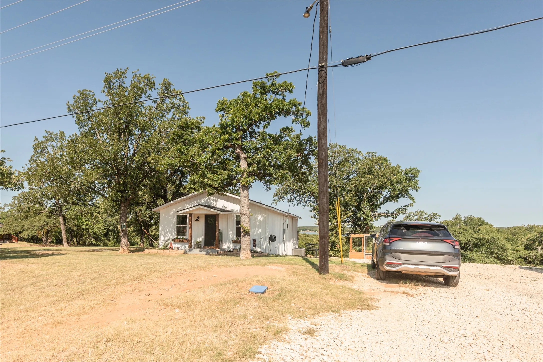 Single Family Residence For Sale in Montague County , 375 Nocona Drive, Nocona, Texas 76255, 3 Bedroom, 1 Bathroom, Garage spaces, 1,000 Sqft, built in 1950, mls#21326484, Real Estate Agent in Nocona, Homes For Sale in Montague county, Homes For Sale in Nocona, Realtor in Nocona Texas, Real Estate Brokerage Independent Realty Texas, Luminita Cordes Realtor