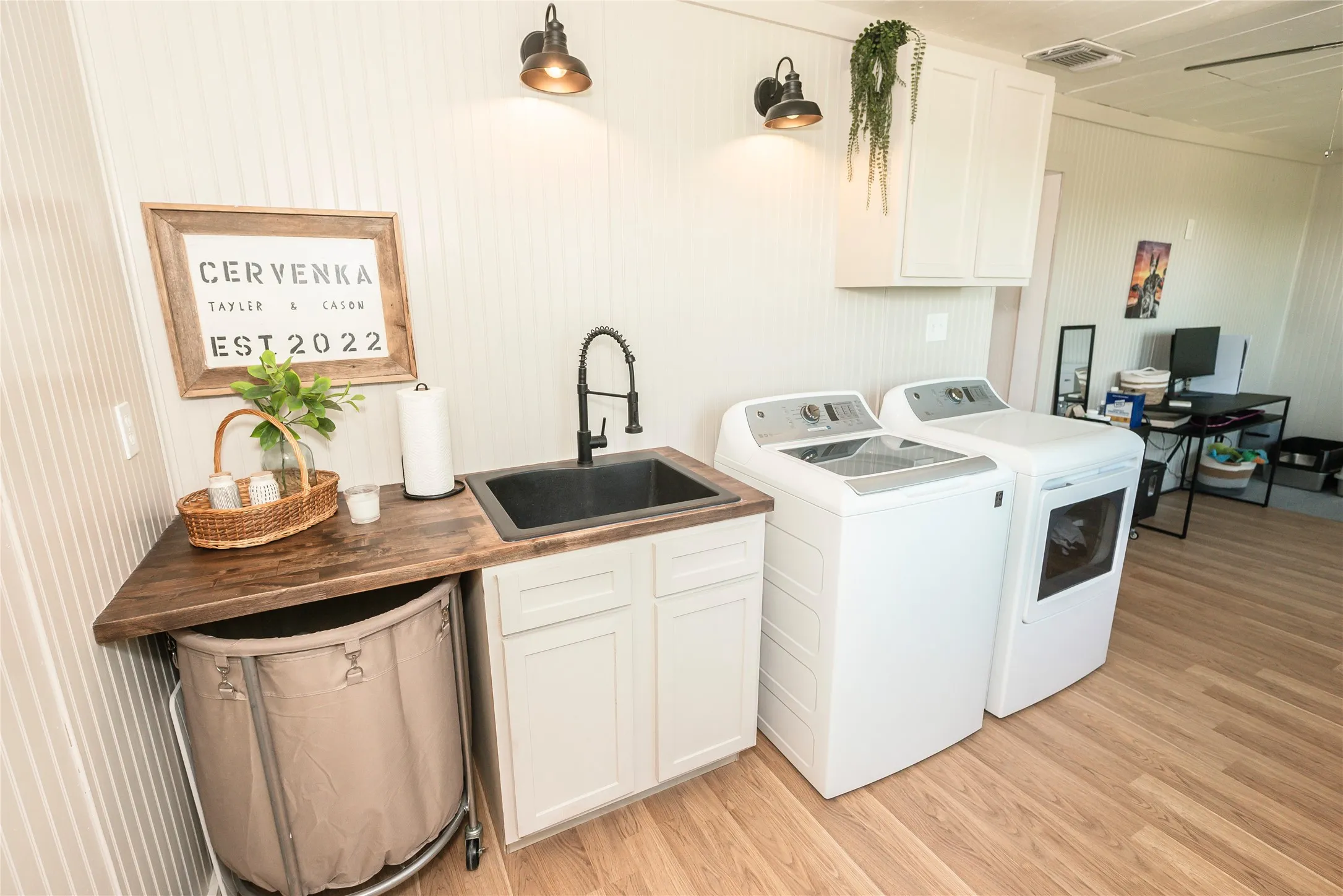 Single Family Residence For Sale in Montague County , 375 Nocona Drive, Nocona, Texas 76255, 3 Bedroom, 1 Bathroom, Garage spaces, 1,000 Sqft, built in 1950, mls#21326484, Real Estate Agent in Nocona, Homes For Sale in Montague county, Homes For Sale in Nocona, Realtor in Nocona Texas, Real Estate Brokerage Independent Realty Texas, Luminita Cordes Realtor