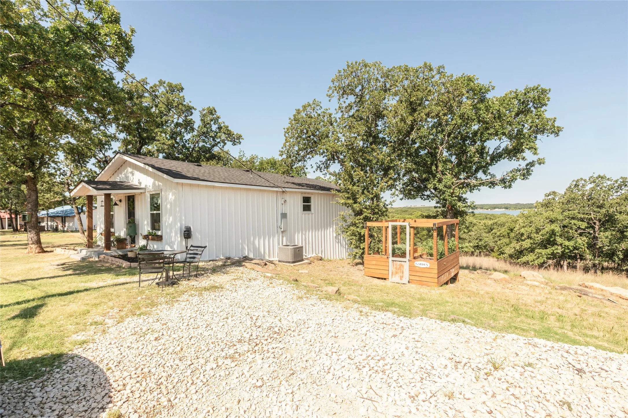 Single Family Residence For Sale in Montague County , 375 Nocona Drive, Nocona, Texas 76255, 3 Bedroom, 1 Bathroom, Garage spaces, 1,000 Sqft, built in 1950, mls#21326484, Real Estate Agent in Nocona, Homes For Sale in Montague county, Homes For Sale in Nocona, Realtor in Nocona Texas, Real Estate Brokerage Independent Realty Texas, Luminita Cordes Realtor