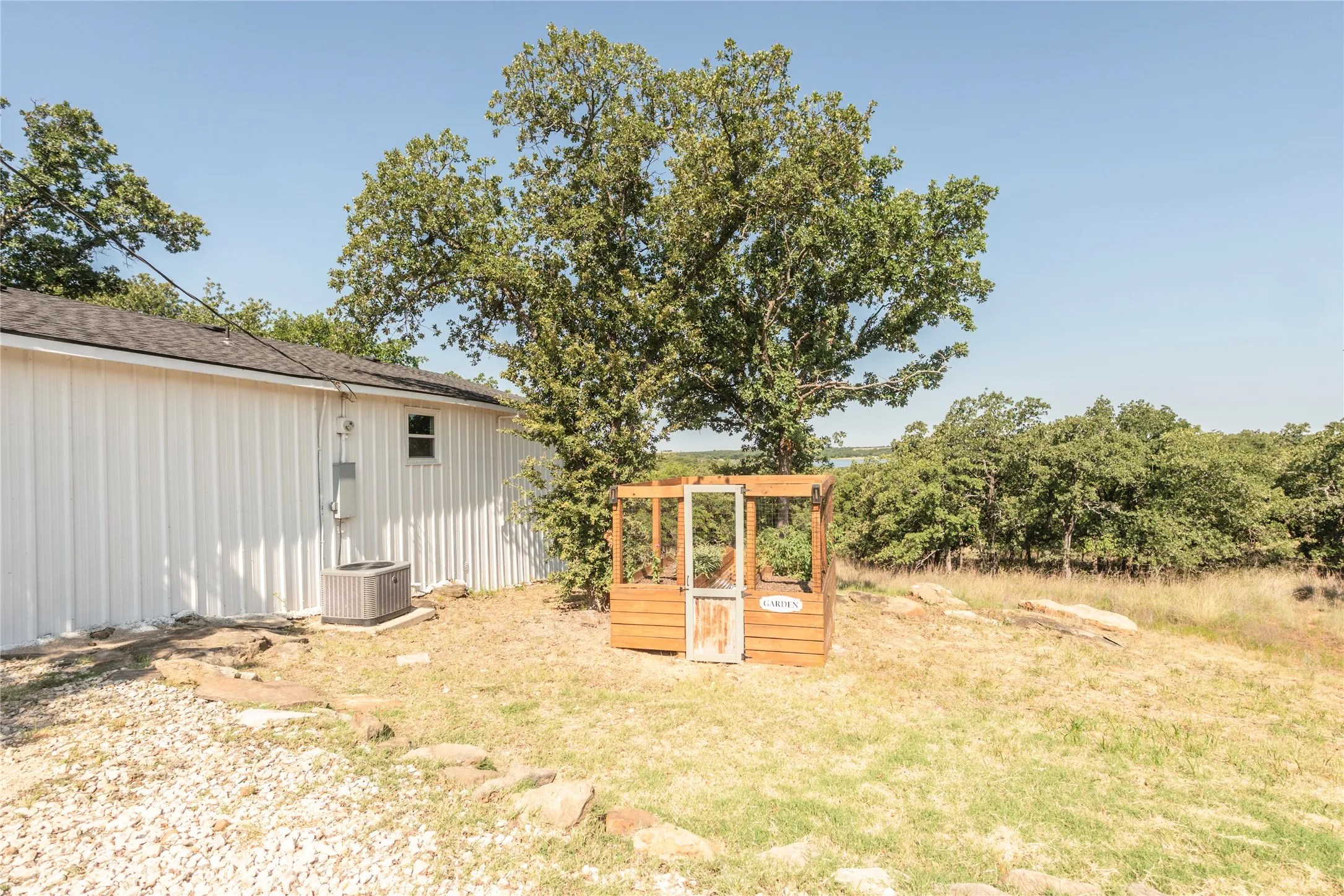Single Family Residence For Sale in Montague County , 375 Nocona Drive, Nocona, Texas 76255, 3 Bedroom, 1 Bathroom, Garage spaces, 1,000 Sqft, built in 1950, mls#21326484, Real Estate Agent in Nocona, Homes For Sale in Montague county, Homes For Sale in Nocona, Realtor in Nocona Texas, Real Estate Brokerage Independent Realty Texas, Luminita Cordes Realtor