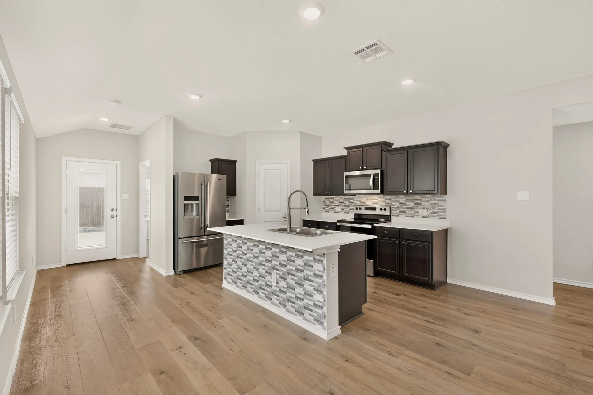Single Family Residence For Sale in Rockwall County , 463 Vitex Drive, Royse City, Texas 75189, 3 Bedroom, 2 Bathroom, 2 Garage spaces, 1,543 Sqft, built in 2023, mls#21326428, Real Estate Agent in Royse City, Homes For Sale in Rockwall county, Homes For Sale in Royse City, Realtor in Royse City Texas, Real Estate Brokerage Independent Realty Texas, Luminita Cordes Realtor
